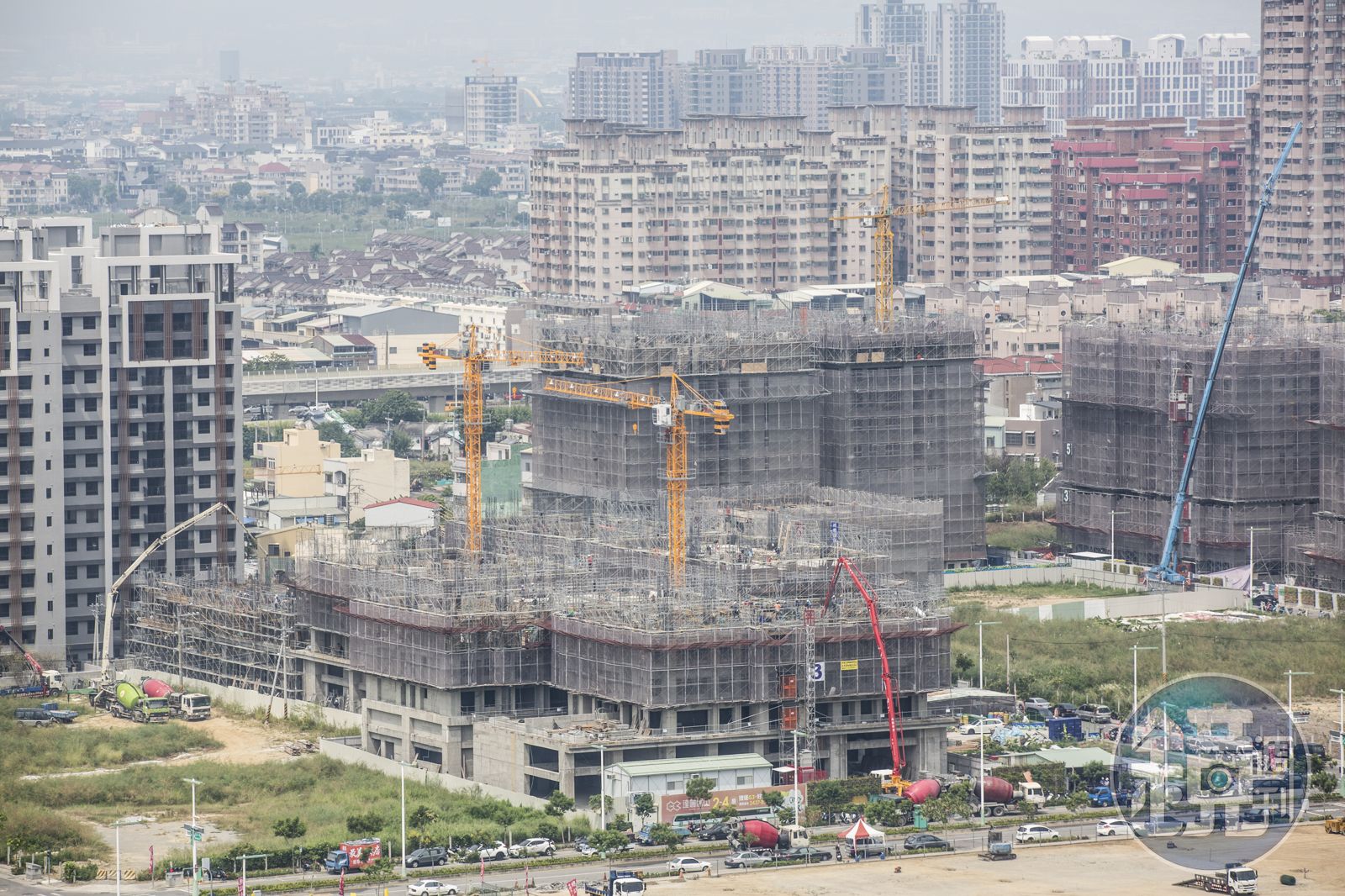 即便2025年有大量新屋交屋，但今年前八月全國建物買賣移轉棟數仍僅有17.5萬棟，全年交易量恐創26年新低。（示意圖，本刊資料照）