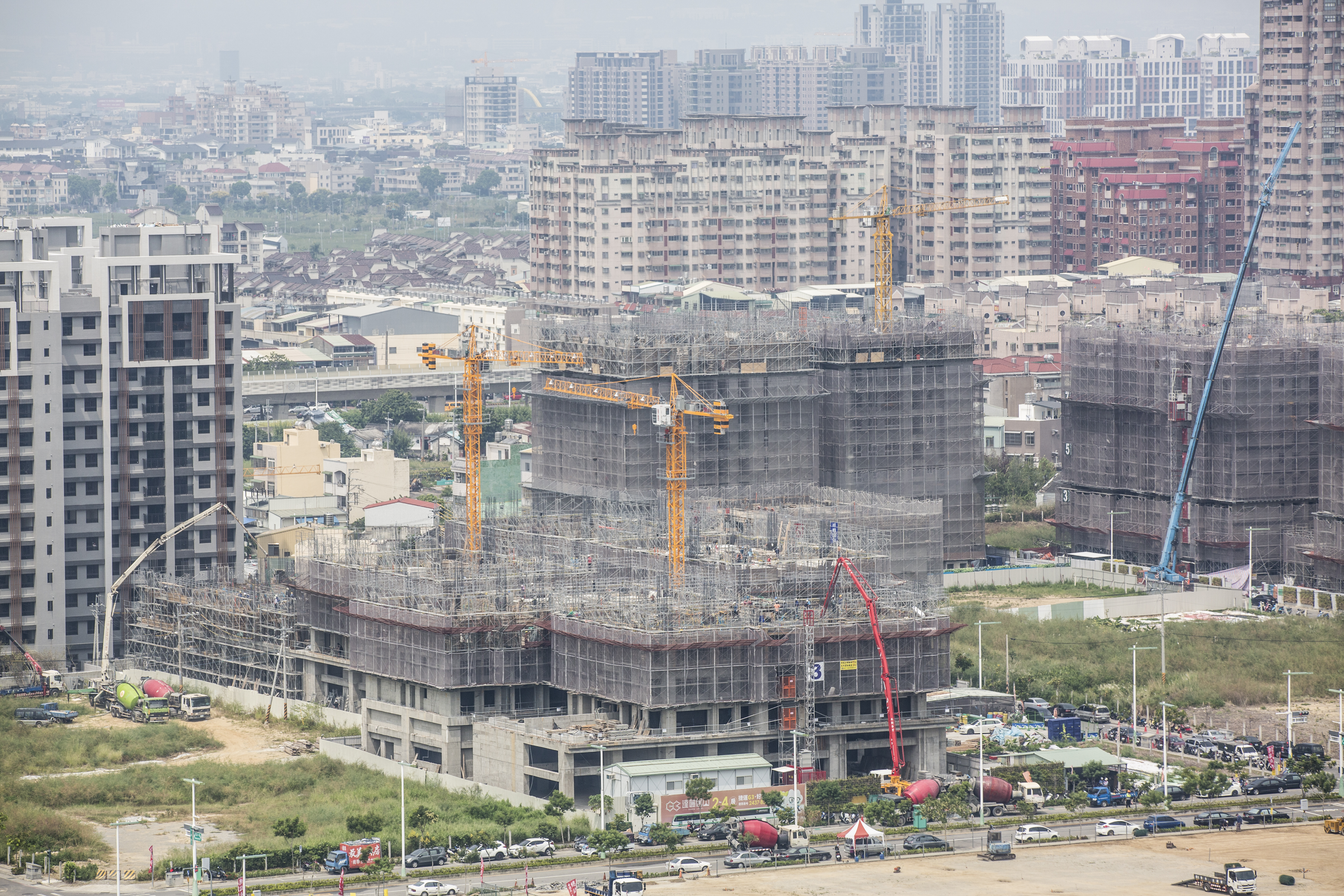 近2、3年政府不斷推出打炒房措施，在今年度呈現出預售屋、中古屋市況兩樣情的格局。