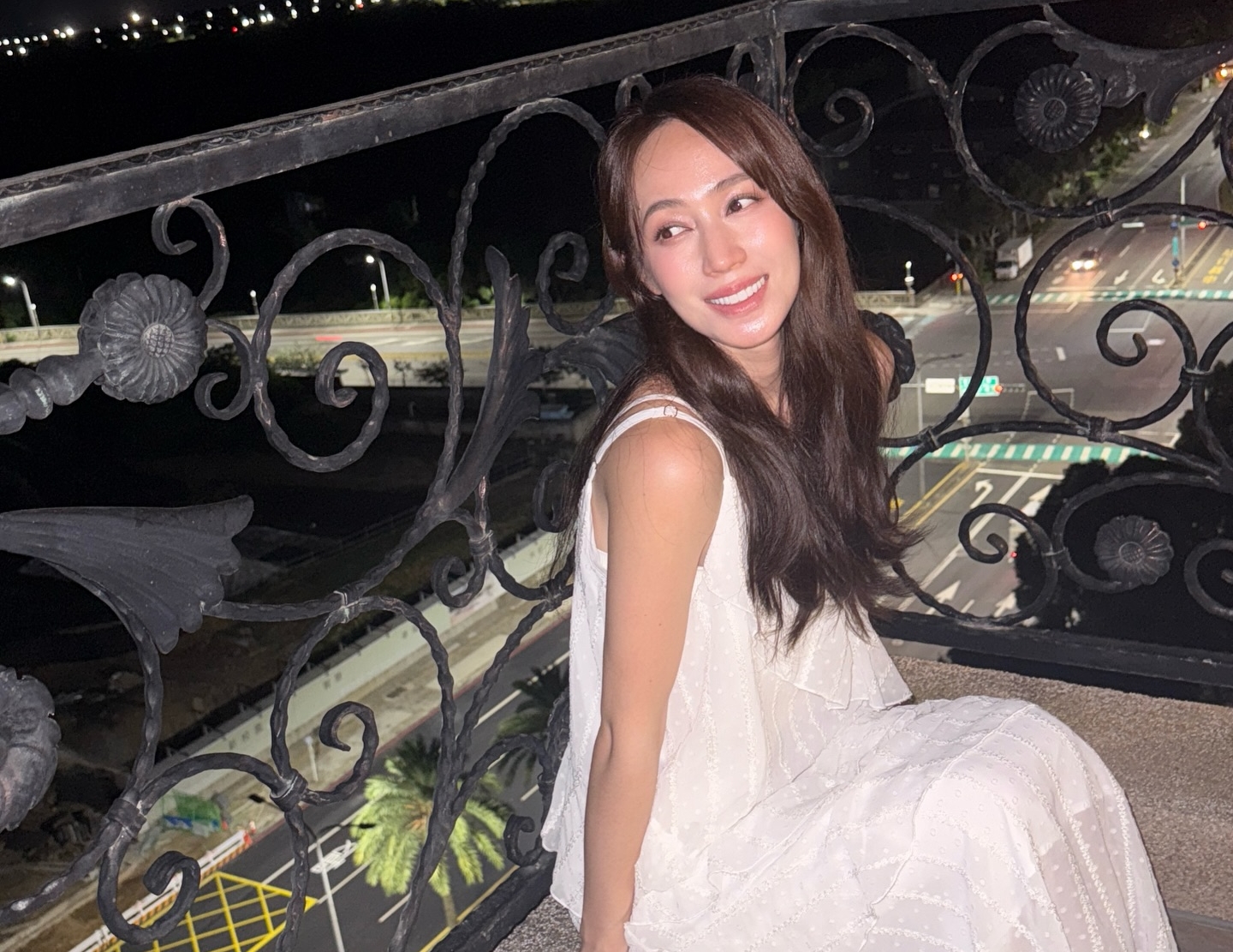 小薰9日發文感謝醫生讓自己牙齒更整齊亮白。（翻攝自小薰-黃瀞怡粉絲專頁）