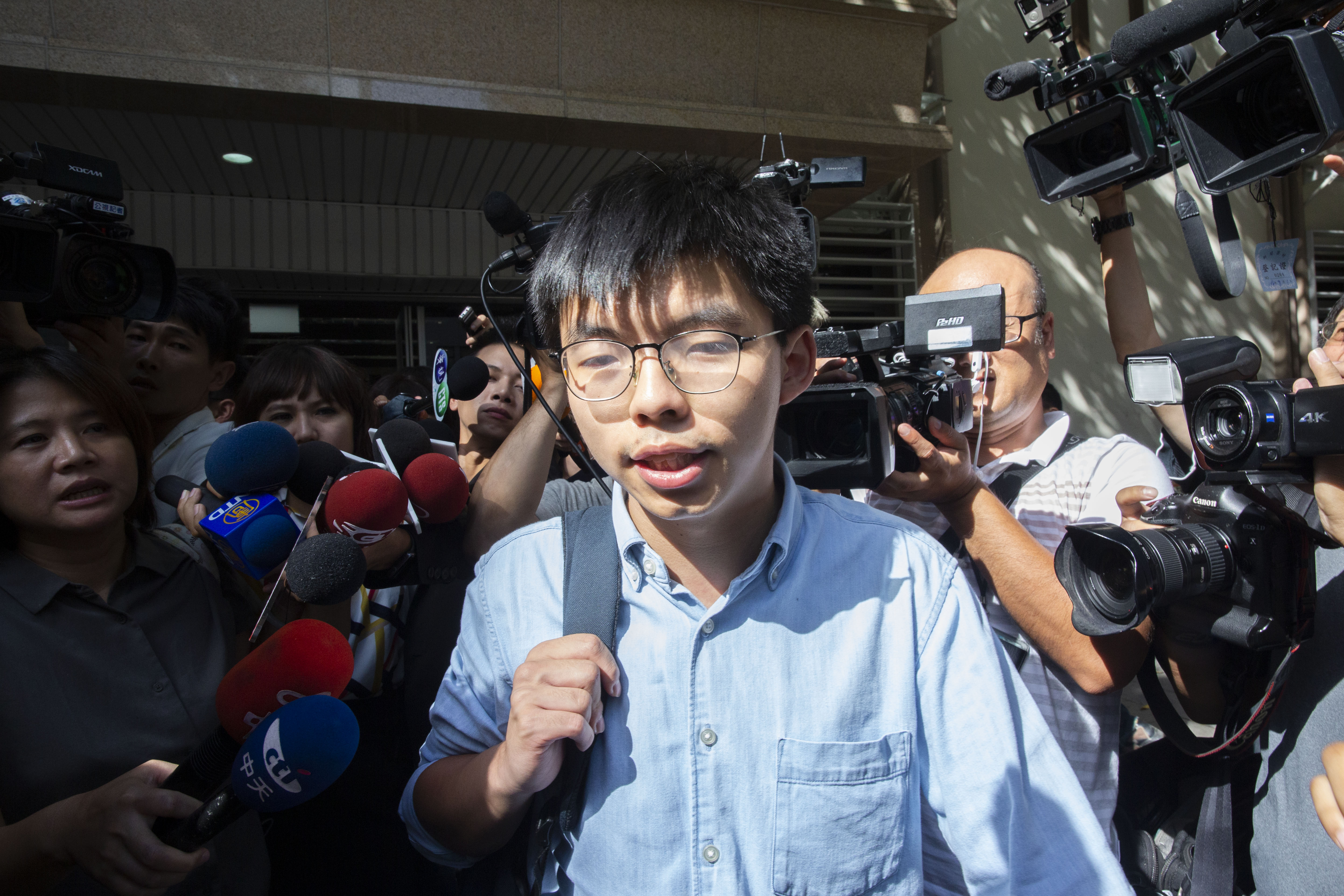 黃之鋒等45名香港民主派人士遭香港政府以「串謀顛覆國家政權罪」判刑。（本刊資料照）