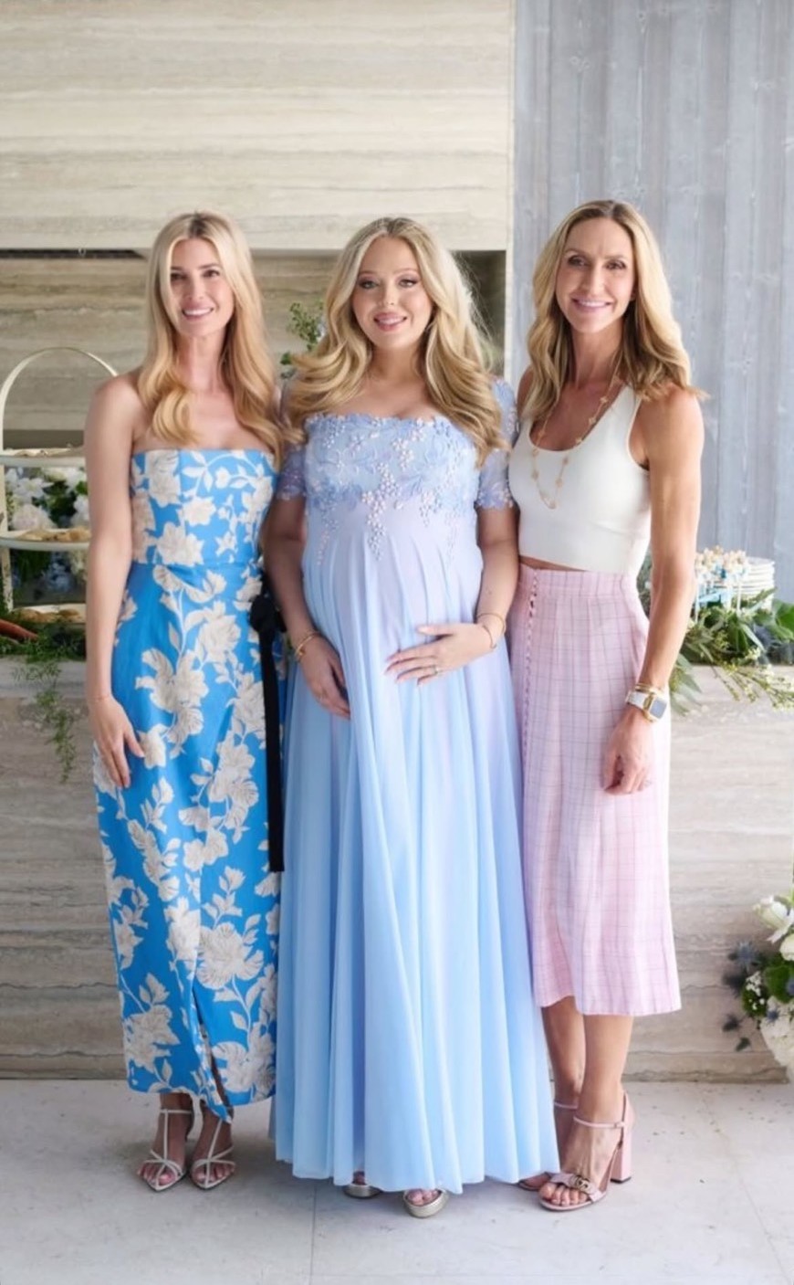 伊凡卡（左起）、蒂芬妮、拉拉齊聚產前派對。（翻攝ivankatrump IG）