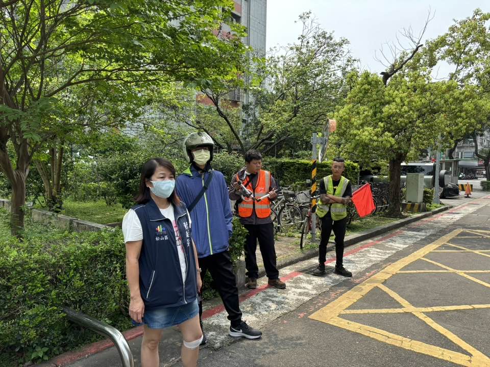 龍田里里長黃淑芬遭民眾發傳單指控不作為,怒告里民誹謗。(翻攝黃淑芬臉書)