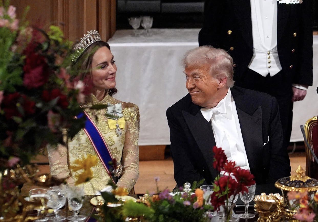國宴上，凱特王妃坐在川普旁邊，川普讚她美麗動人。（翻攝X@Katsbigopinion2）
