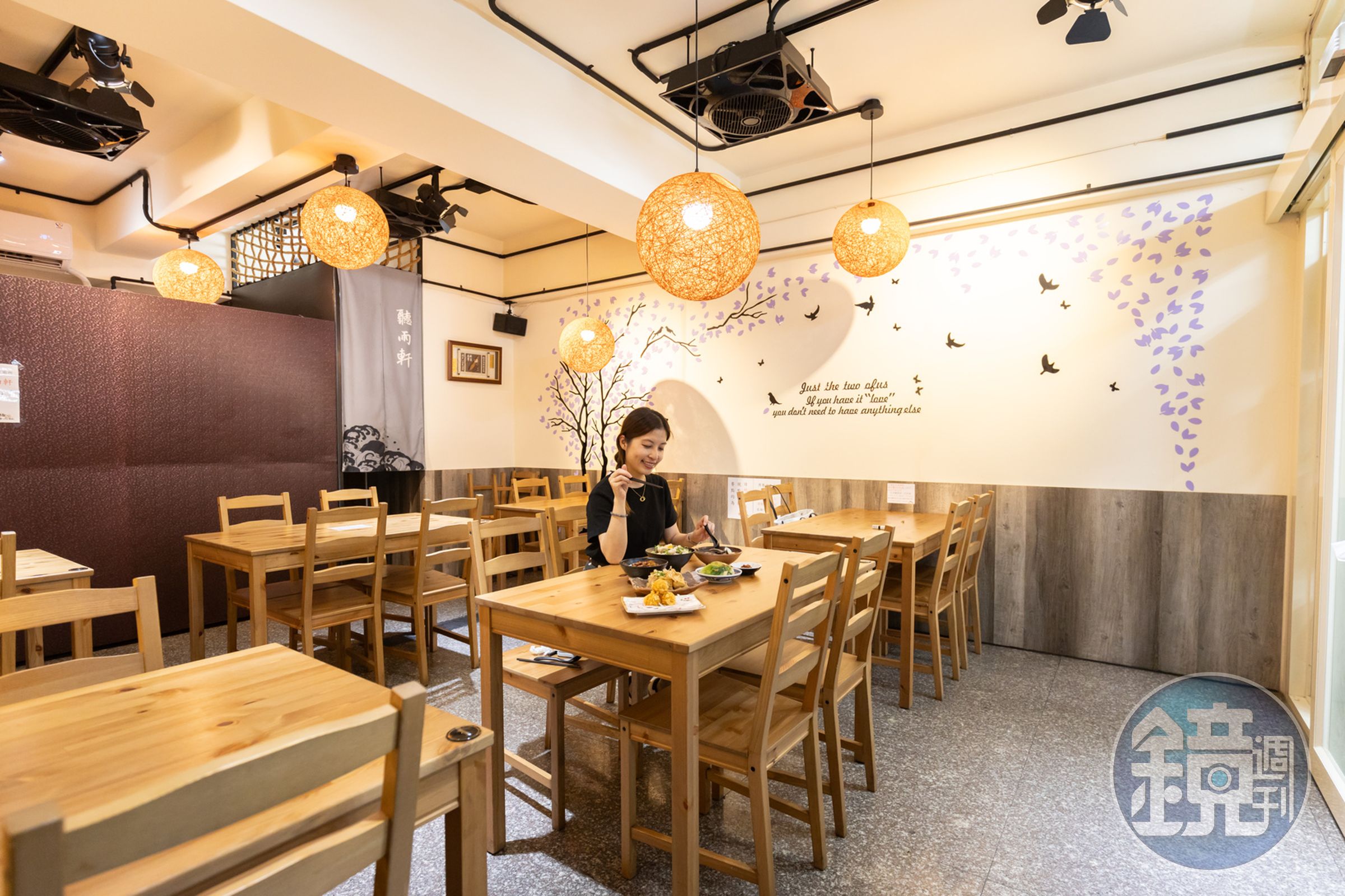 店面位置不多,用餐時間經常客滿,需要耐心等位。