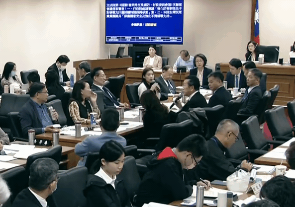 徐巧芯稱軍購要公開透明,顧立雄反問機密預算是否一個都不要過?(翻攝自國會頻道)