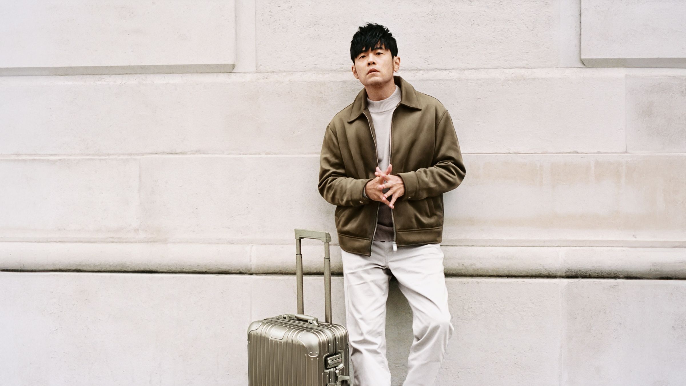 周杰倫受邀為擁有126年歷史的精品行李箱品牌RIMOWA代言。(RIMOWA提供)