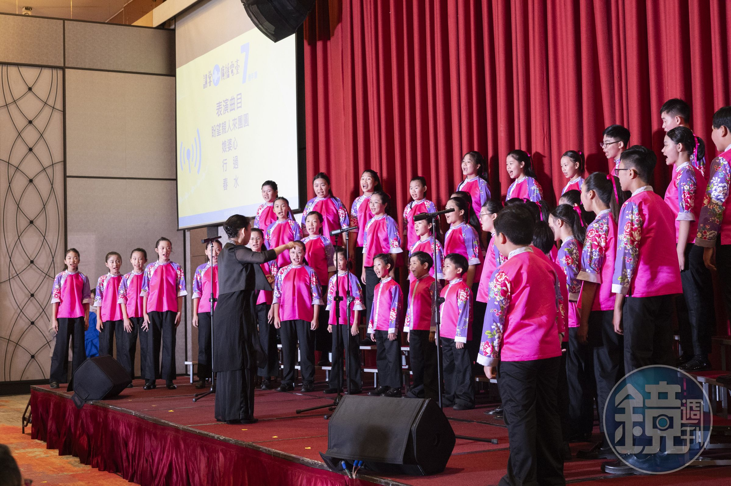 國立客家兒童合唱傳指揮彭孟賢帶領團員蒞臨開場演出，以〈盼望親人來團圓〉、〈娘婆心〉、〈行過〉、〈春水〉4首客語歌為茶會獻唱。