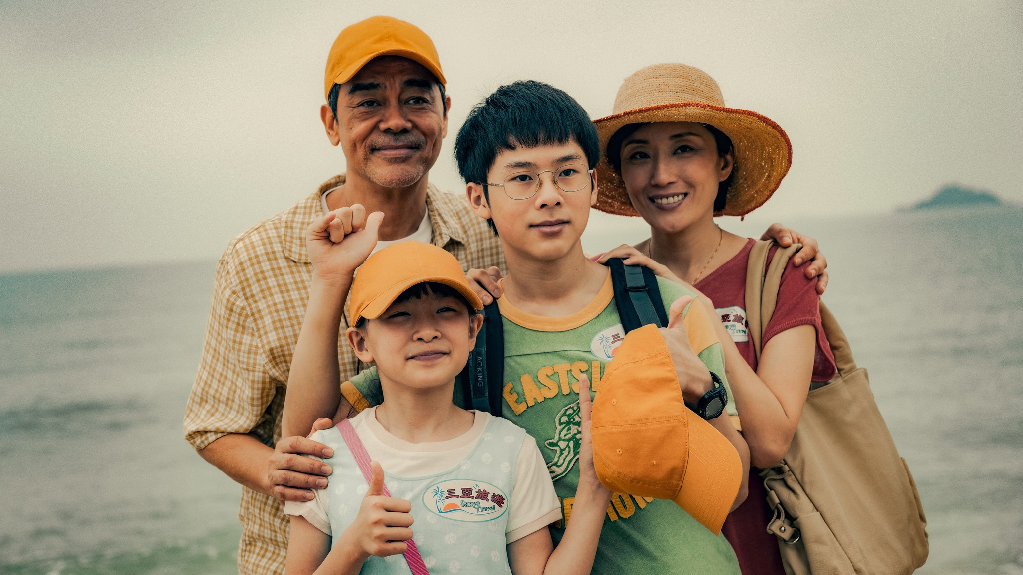 劉青雲（後排左起）與蘇文濤、谷祖琳和熊諾頤（前）在《爸爸》中飾演一家人。（甲上提供）