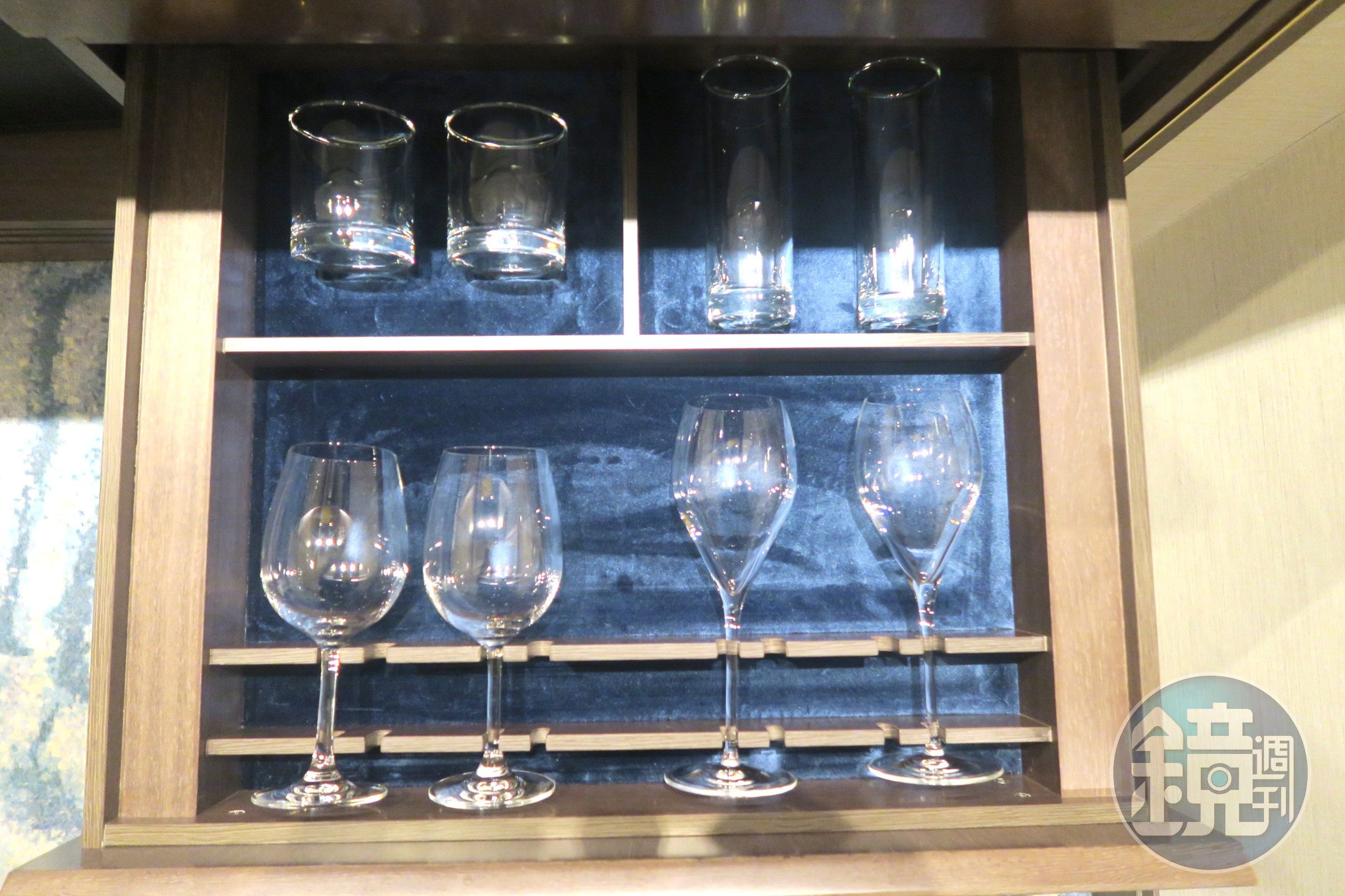 新濠博亞旗下的酒店對客房用品特別講究,巨星滙光是飲料杯就準備了4種。