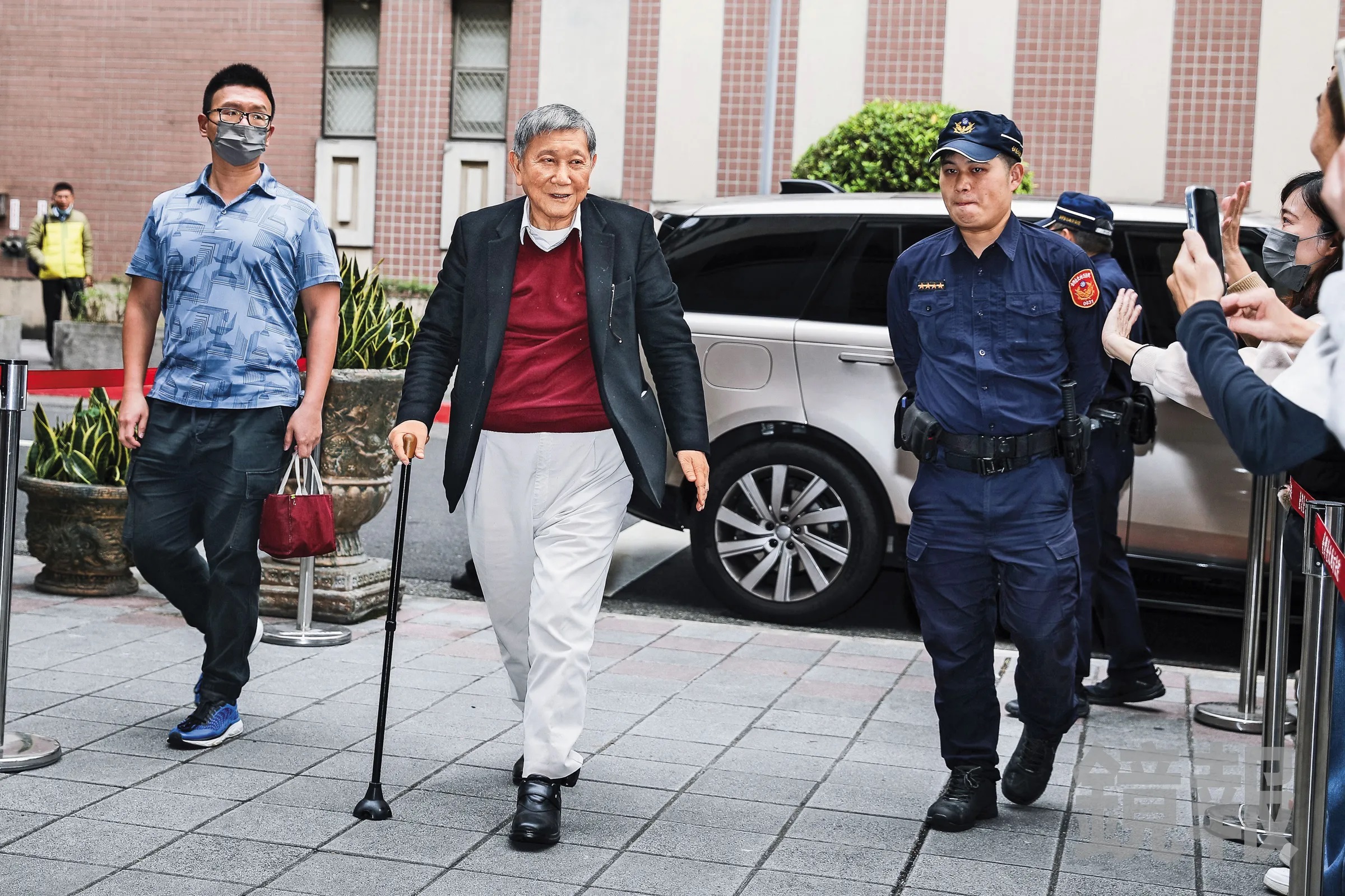 沈慶京在訴訟期間多以輪椅代步，並以此申請保外就醫，熱舞畫面曝光後引發「賣慘」與欺騙司法質疑。（鏡報鄒保祥）