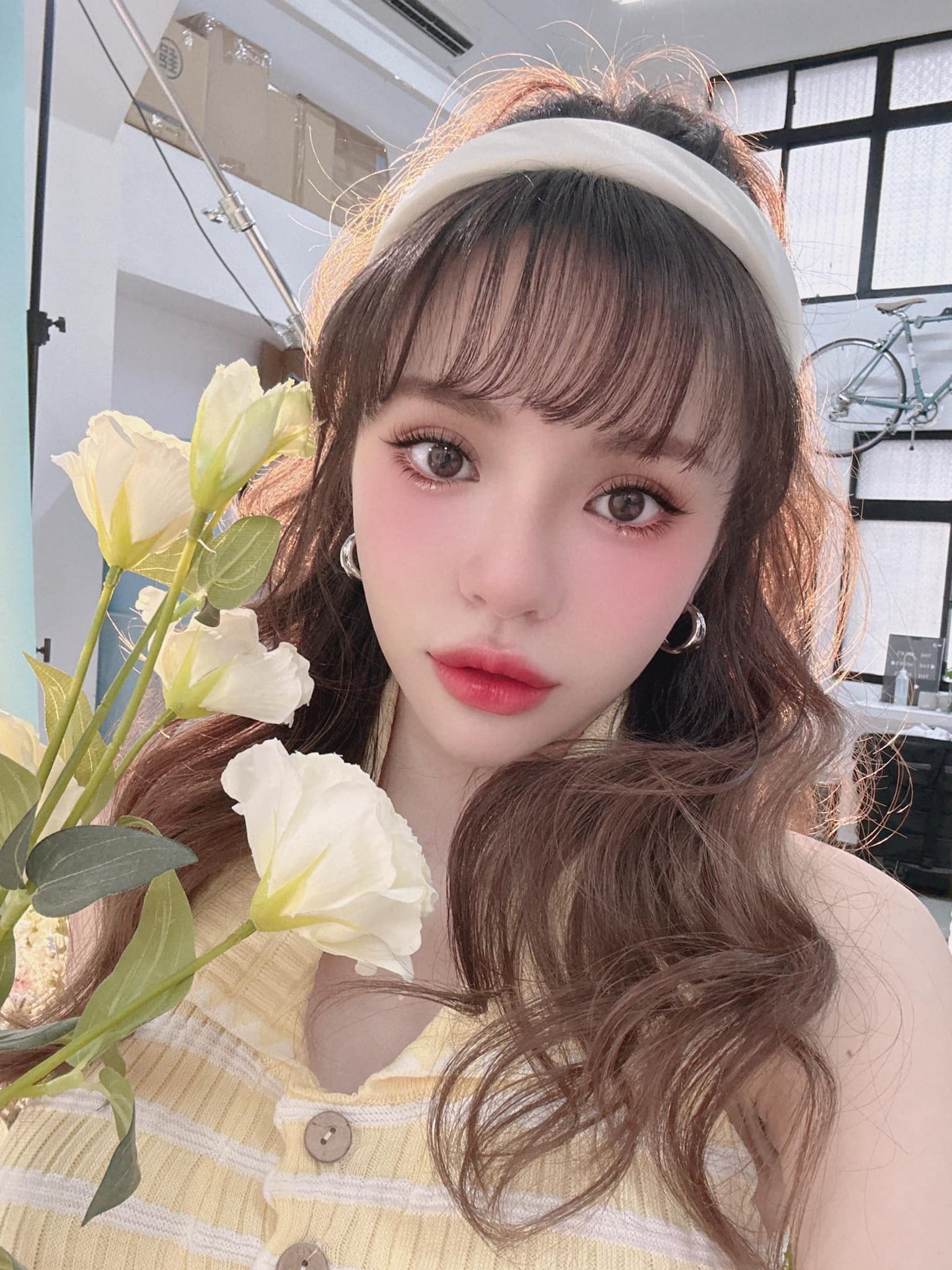 昔黑澀會美眉成員詩亞發黑圖寫下善惡因果論。（翻攝自陳詩亞臉書）