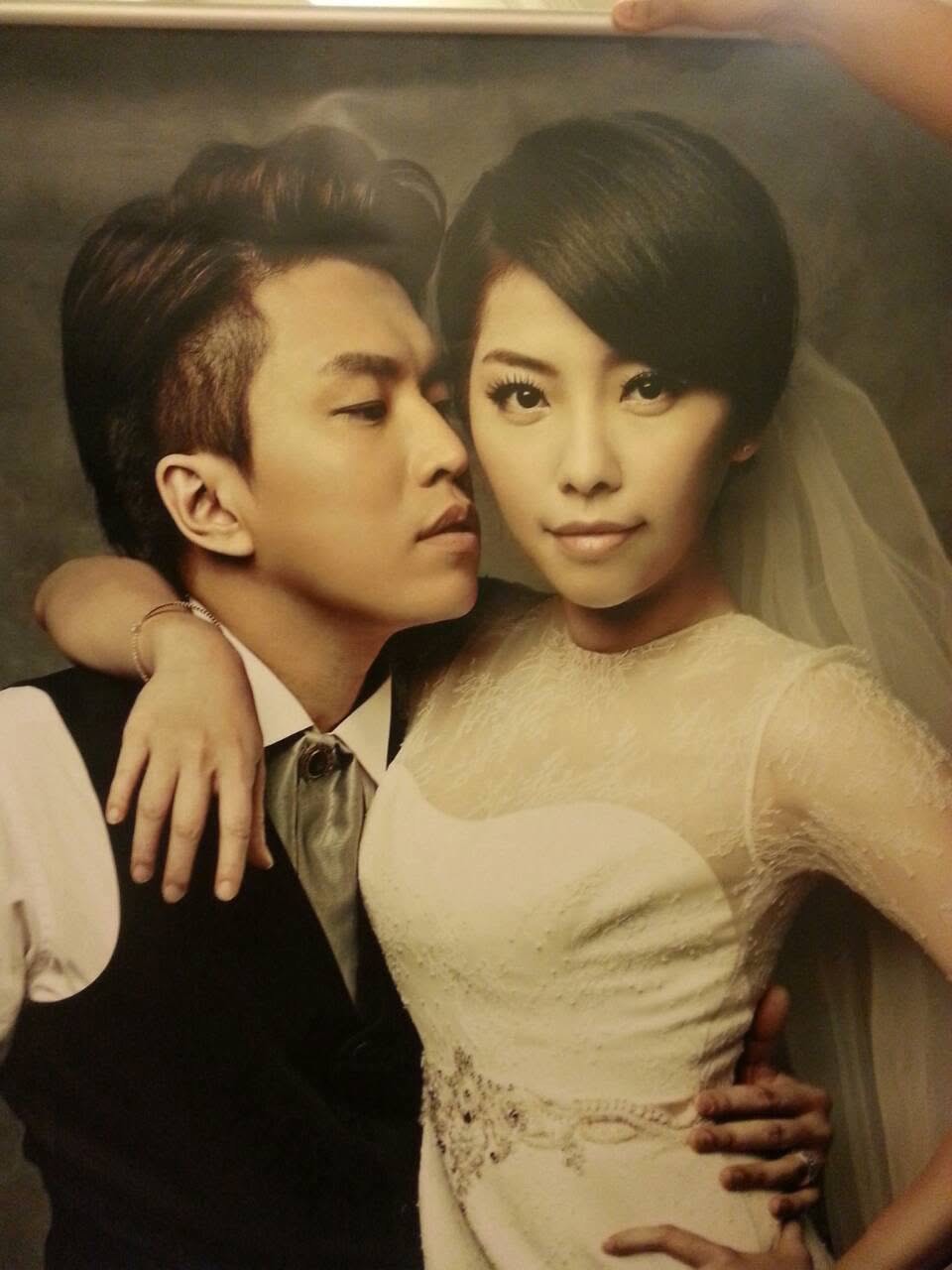 蕭景鴻(阿弟)與Mei(邱馨葦)結婚17年,女方期待能補辦一場婚禮。(翻攝自阿弟臉書)