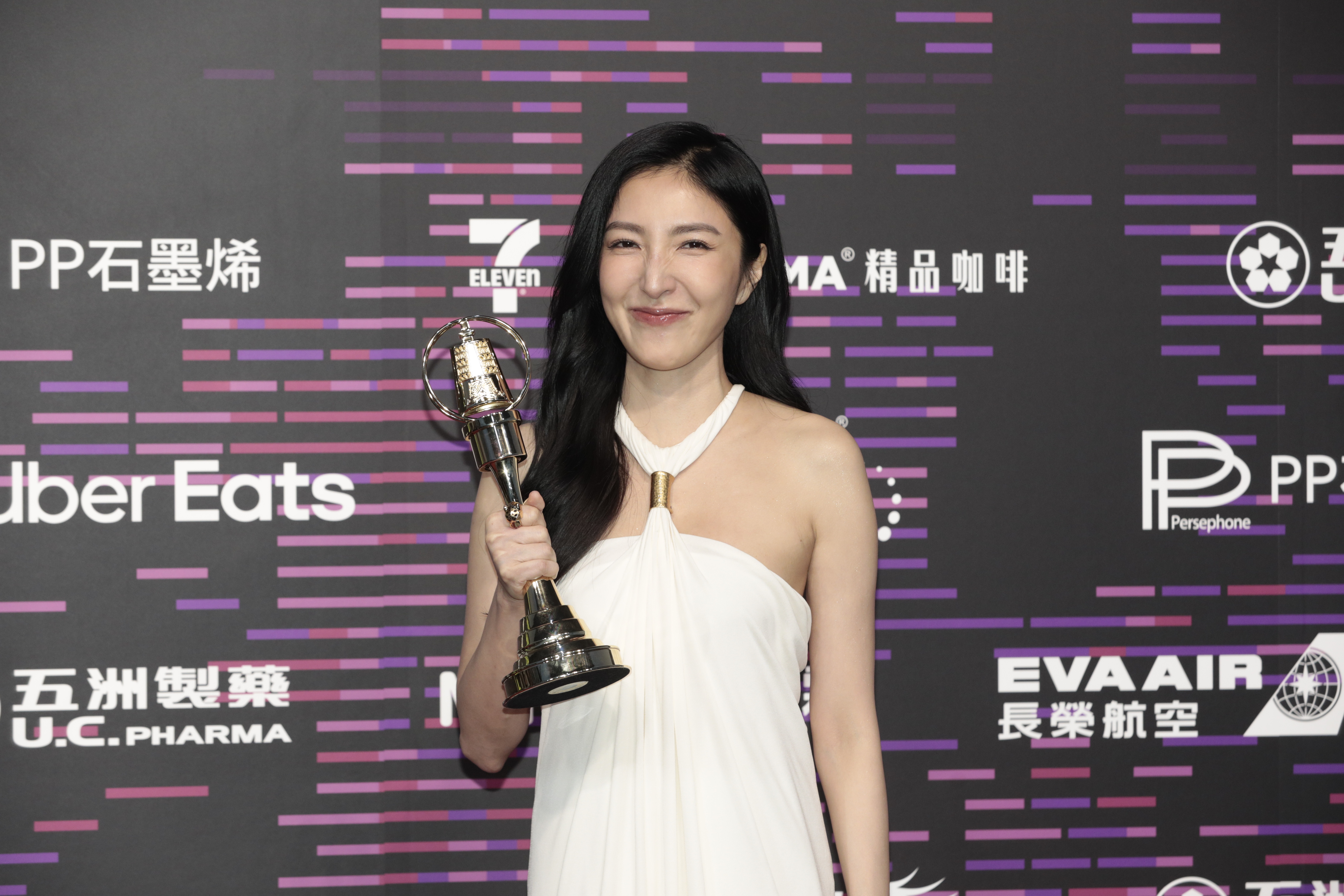 楊謹華等了十八年，終於拿下金鐘視后。