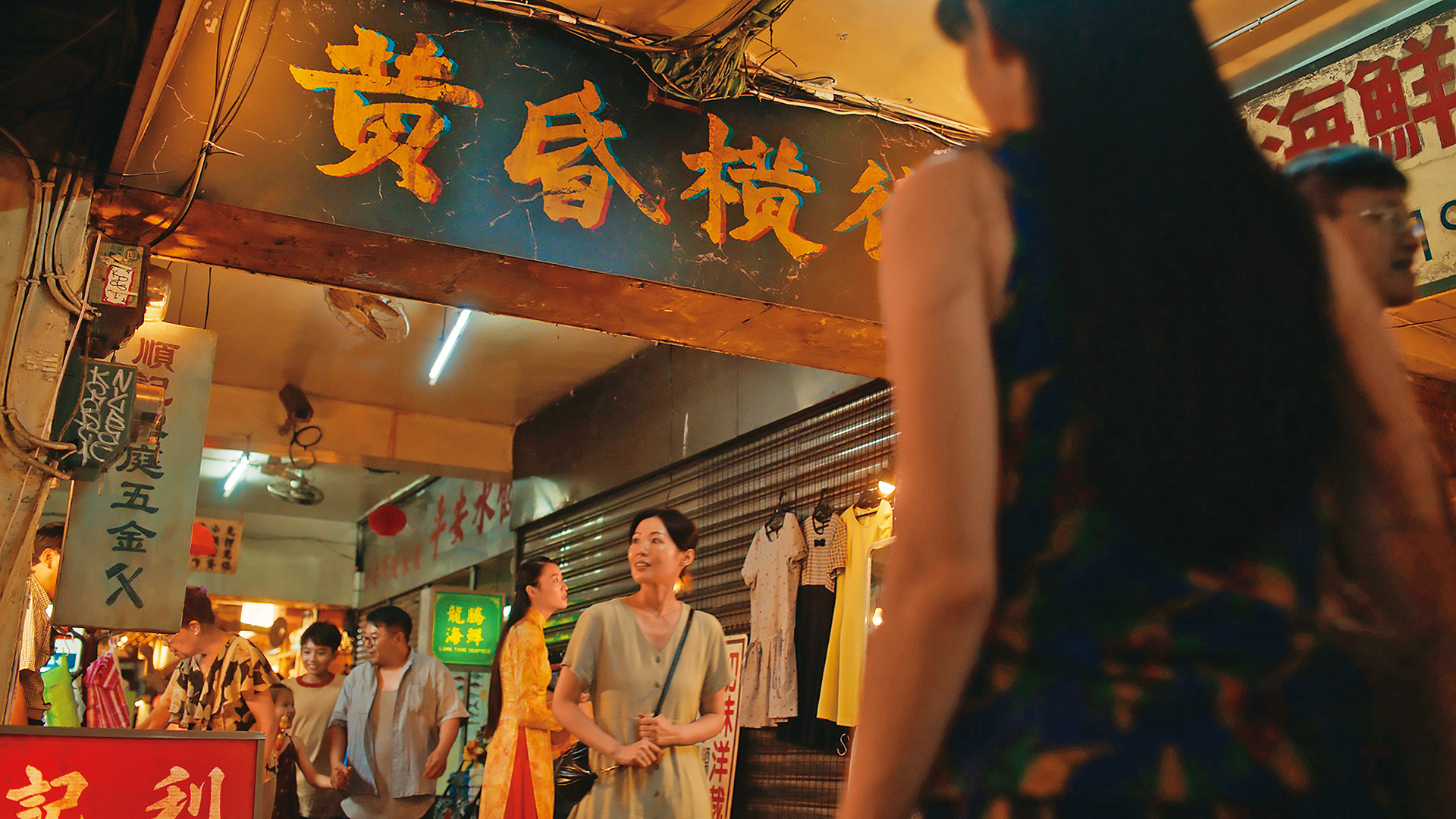 《九龍大眾浪漫》選在台灣台北、基隆等地取景，打造故事中特有的九龍城景觀。（翻攝自《九龍大眾浪漫》官方X）