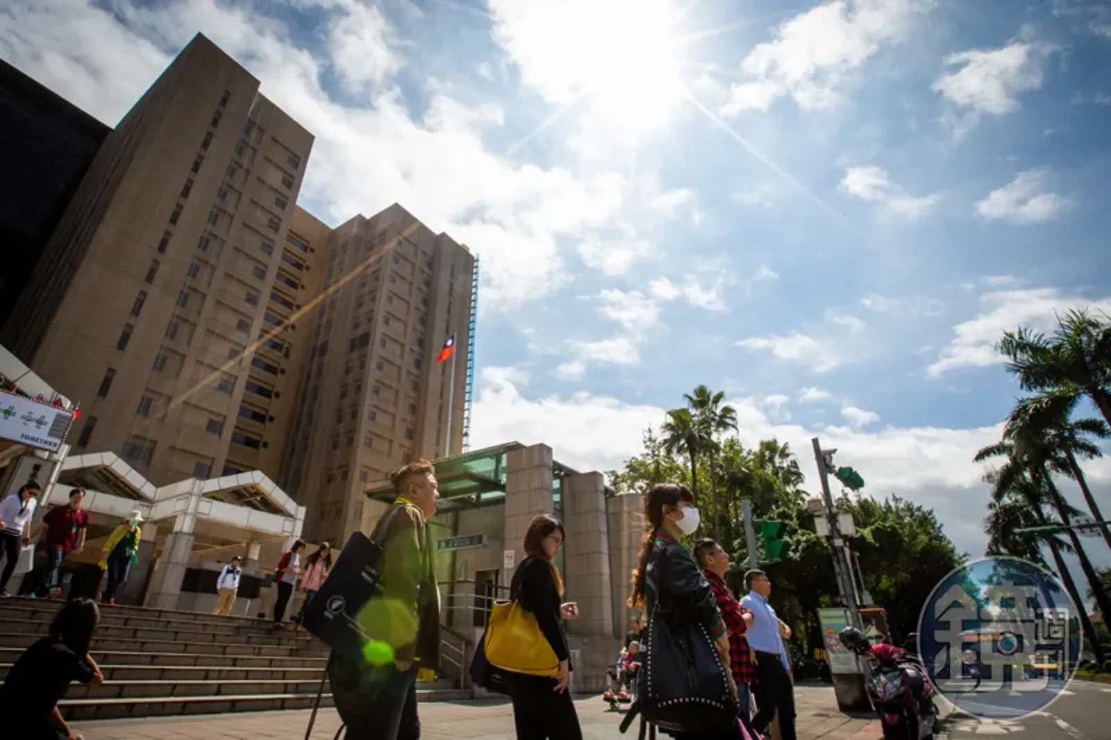 氣象署說，明起回溫「中南部飆32度」，下週鋒面又來雨彈再襲。（示意圖，本刊資料照）