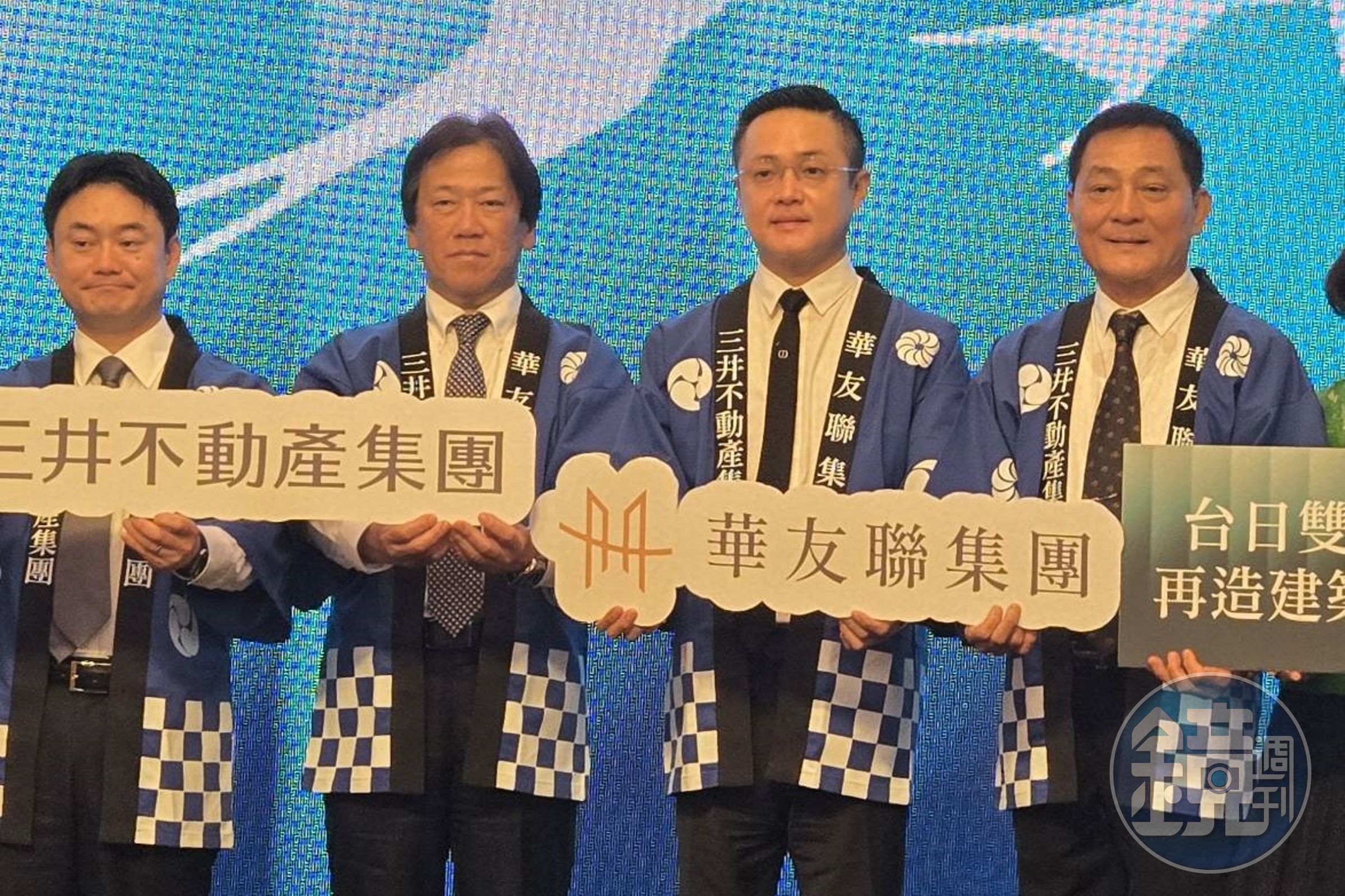 台灣三井再度與華友聯集團合作高雄經貿段與台南武東段二個住宅案，總銷金額共113億元，由華友聯集團董事長陸炤廷（右2）與台灣三井不動產董事長久一康洋（左2）簽約，右為華友聯集團總裁陸紀康。