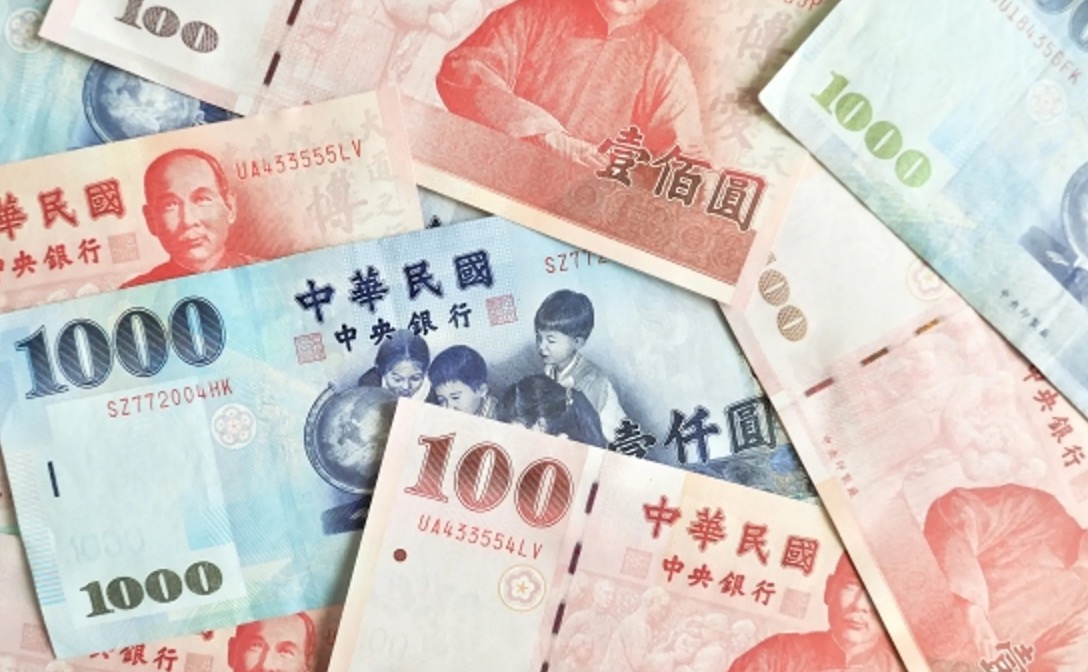 一名網友分享自己與先生月收25萬，但扛房貸、育子讓她仍感到生活壓力。（示意圖，photoAC）