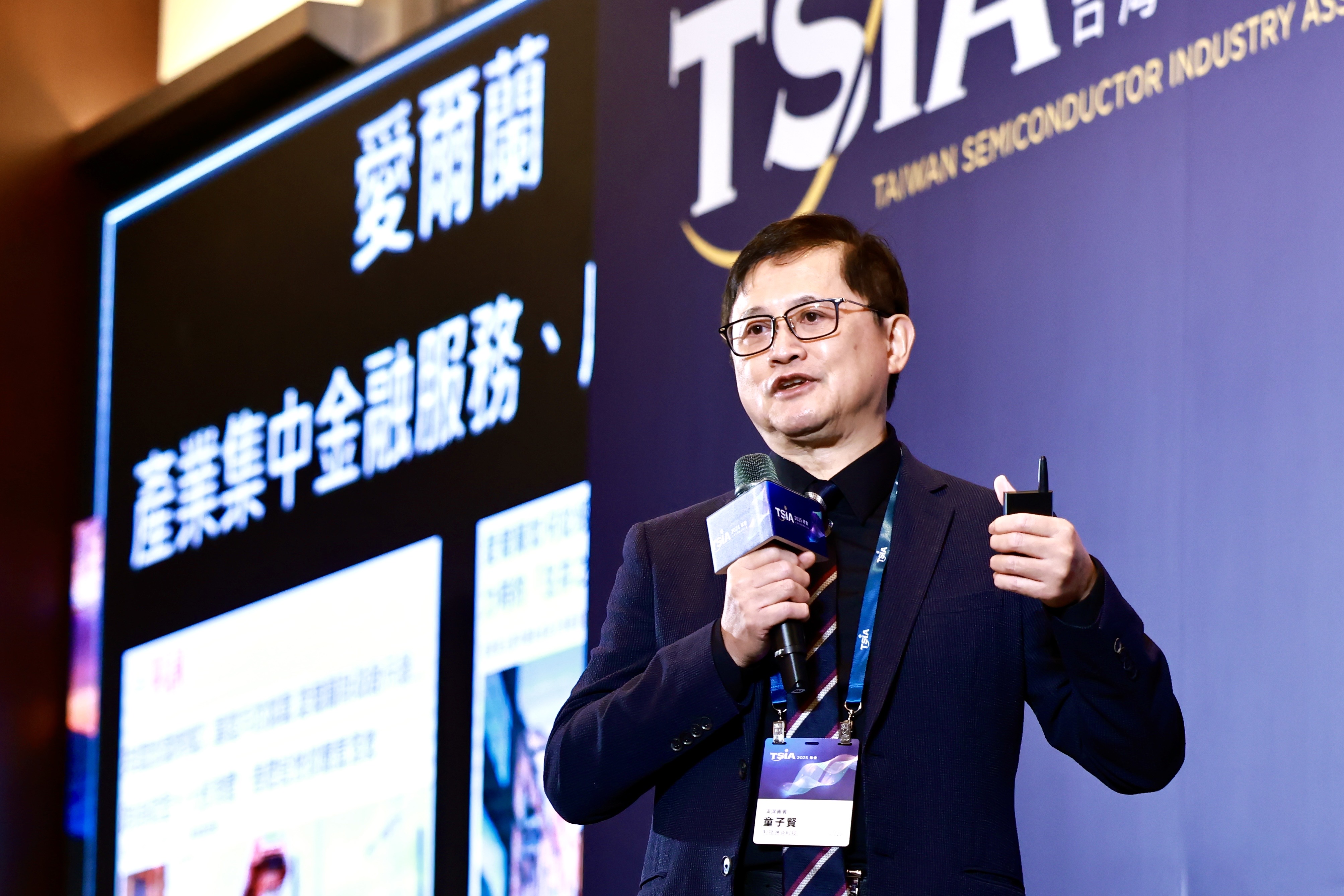 和碩集團董事長童子賢今日出席2025 TSIA年會，對AI發展未來表示看好。