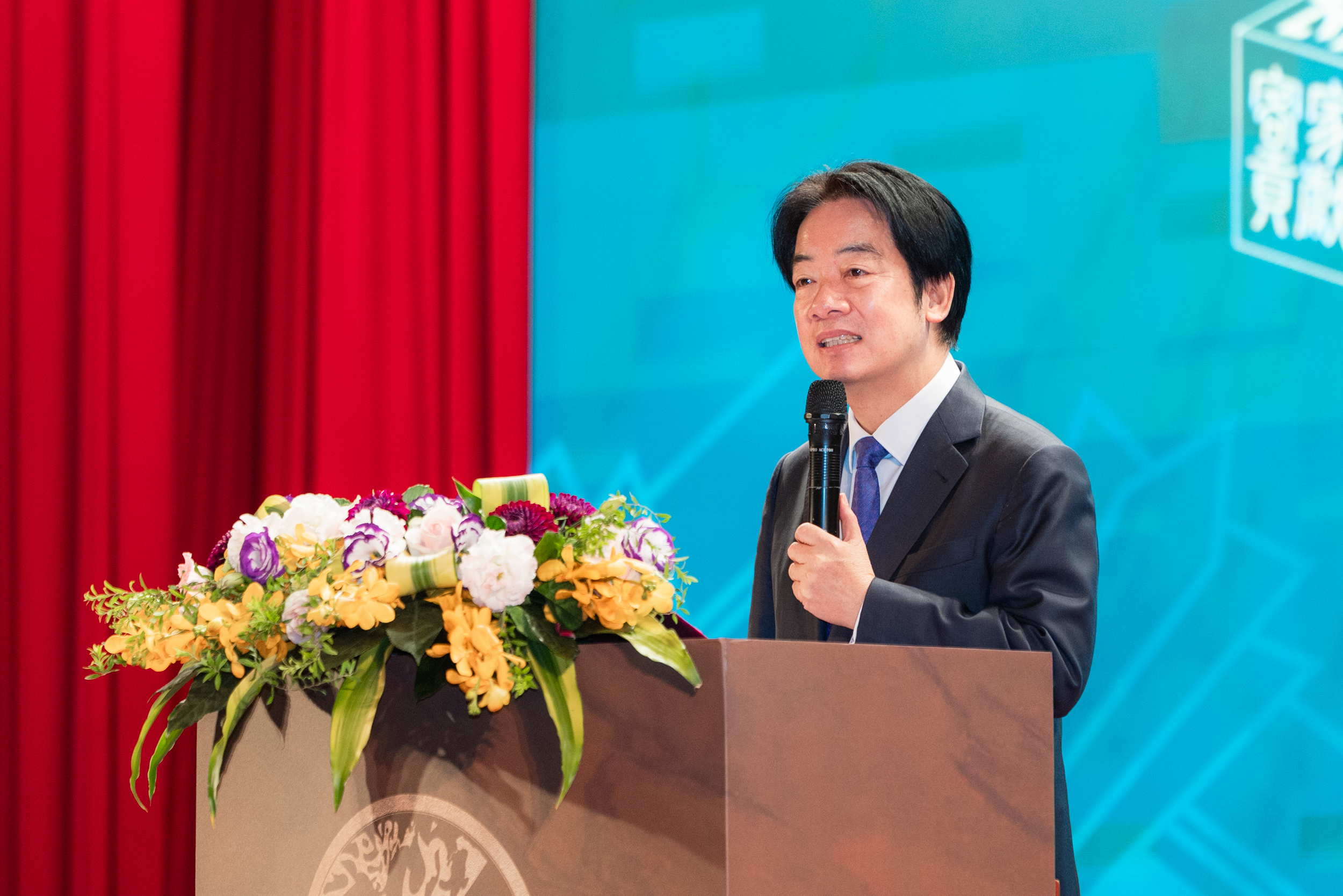 賴清德稍早於社群平台發文感謝國軍，「此時此刻，軍民一心、不受錯假訊息誤導，就是守護民主家園最強大的力量」。（總統府提供）