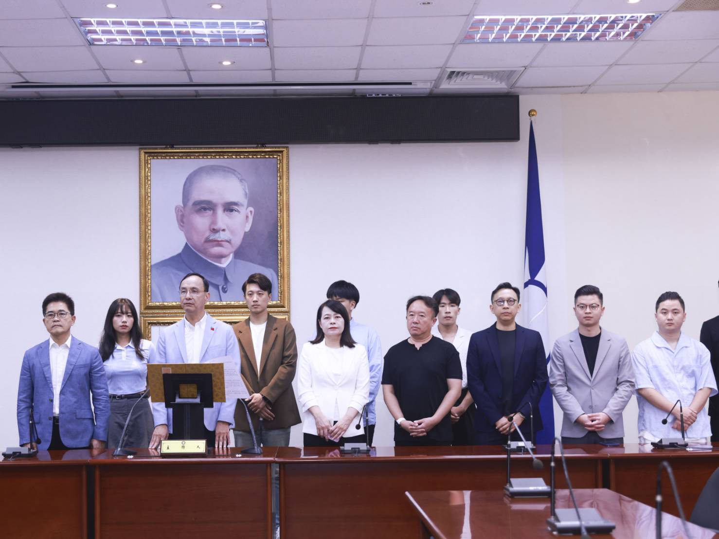 朱立倫23日表態希望可以將黨主席交棒給盧秀燕，結果被碰了軟釘子，下一任黨主席選情如何變化引發外界關注。（鏡報劉耀勻）