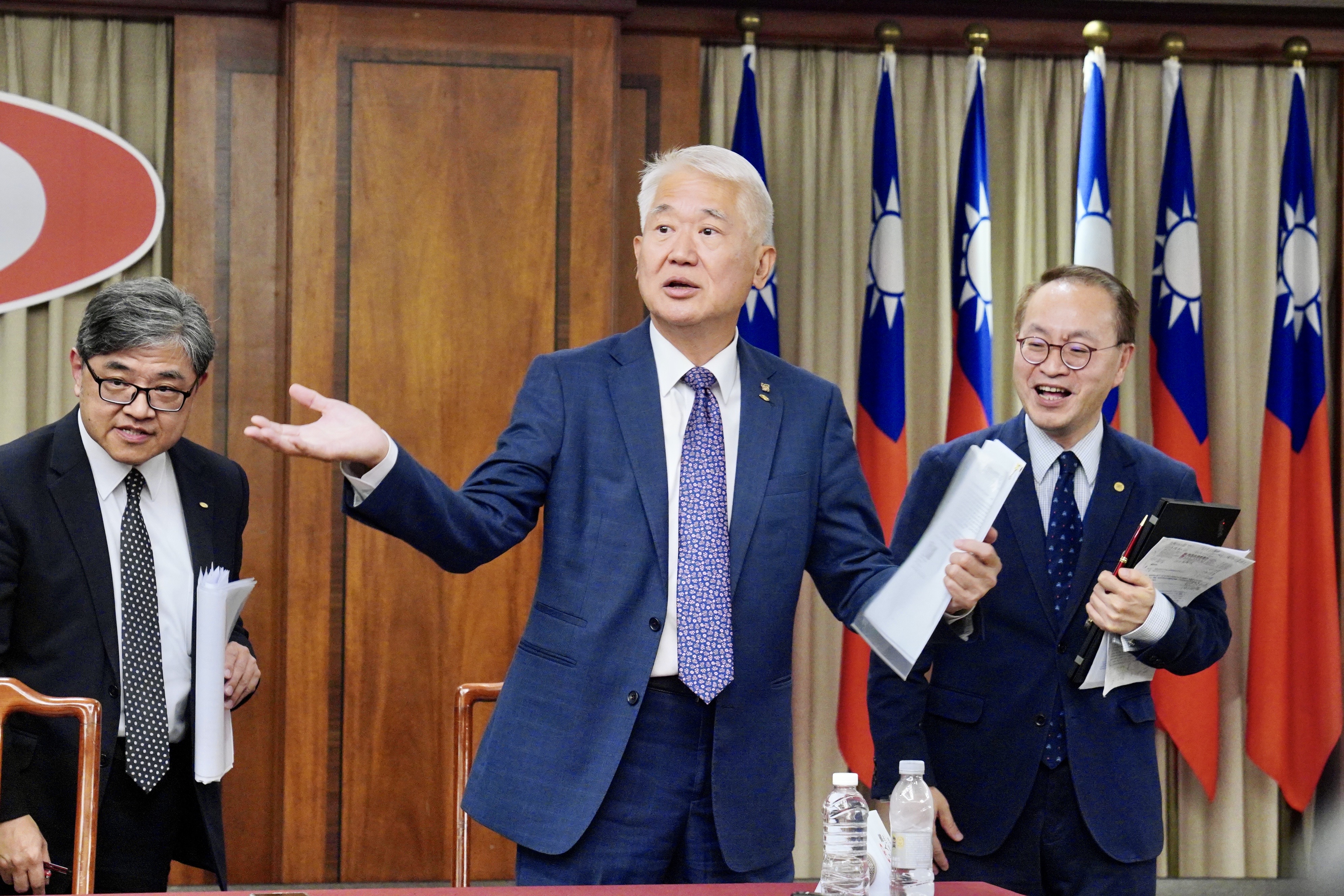 新光人壽今對外召開記者會，宣布同意解約將T17、T18回歸台北市政府。