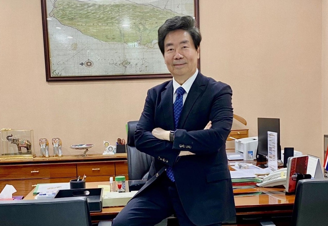 前駐泰國代表莊碩漢因涉性騷擾案，監察院直到今年7月4日才以11票成立、1票不成立，通過彈劾。（翻攝自莊碩漢臉書）