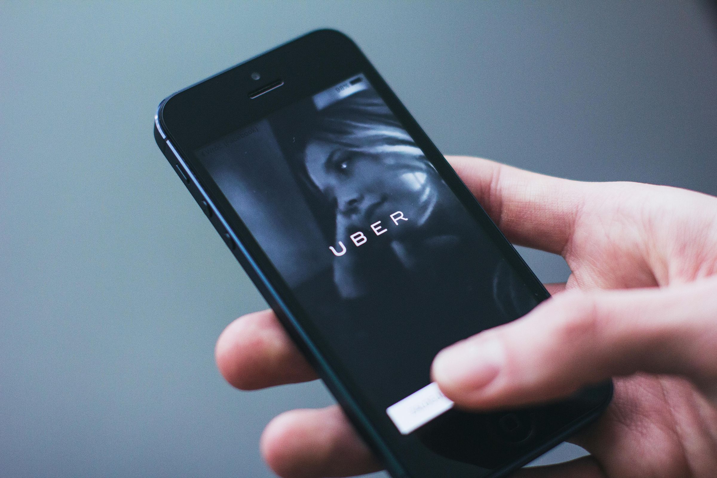 Uber 9日宣布併購台灣本地計程車品牌「皇冠大車隊」。（示意圖，取自Pexels）