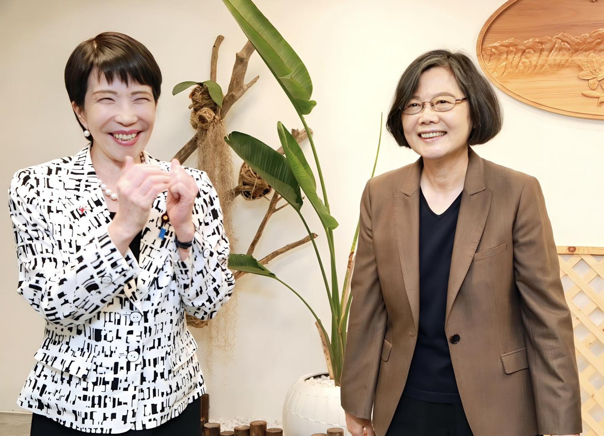 高市早苗所率領的自民黨在眾議院選舉取得壓倒性勝利，前總統蔡英文今po文祝賀。（翻攝自蔡英文臉書）