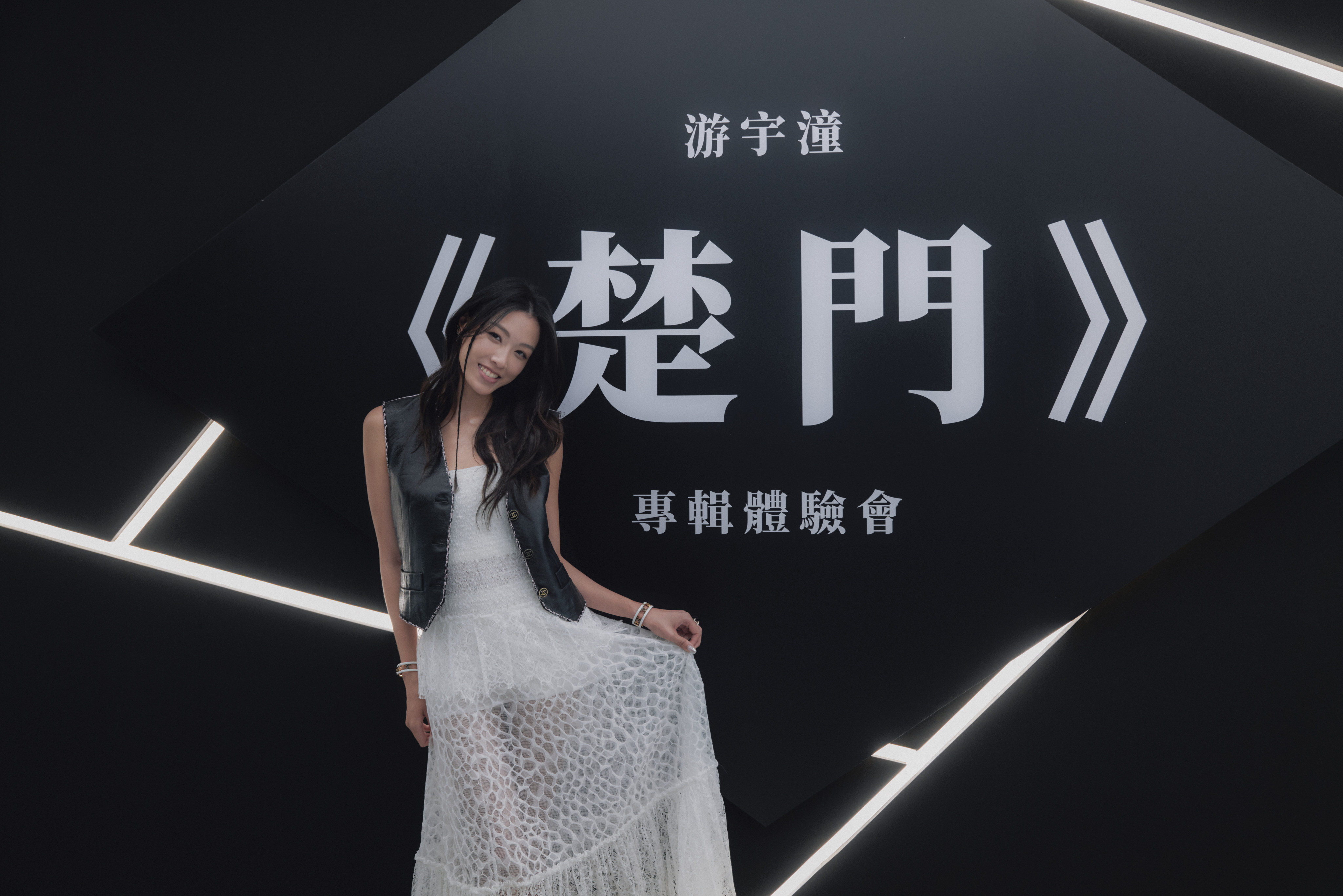 游鴻明愛女游宇潼繼承老爸的音樂細胞，舉辦新專輯《楚門》聽歌會。（&Fellows提供）