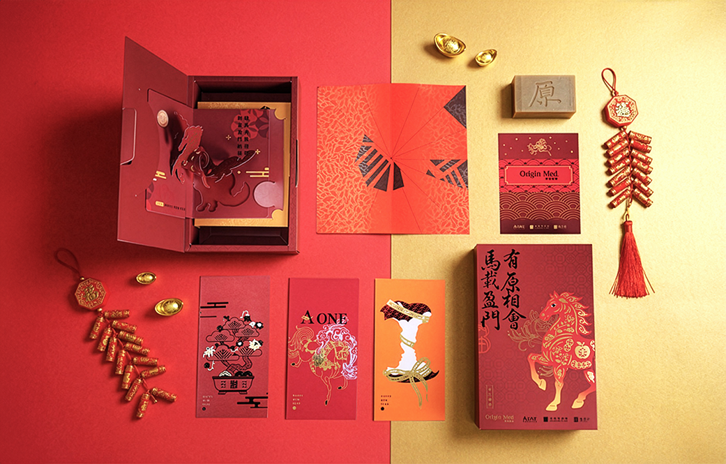 原醫集團馬年尊榮禮盒，展現多樣工藝與驚喜，包含「原」字手工皂、獨創紅包袋、立體馬年賀卡，與「美」字剪紙，結合傳統與原生美學，傳遞新春開運祝福。