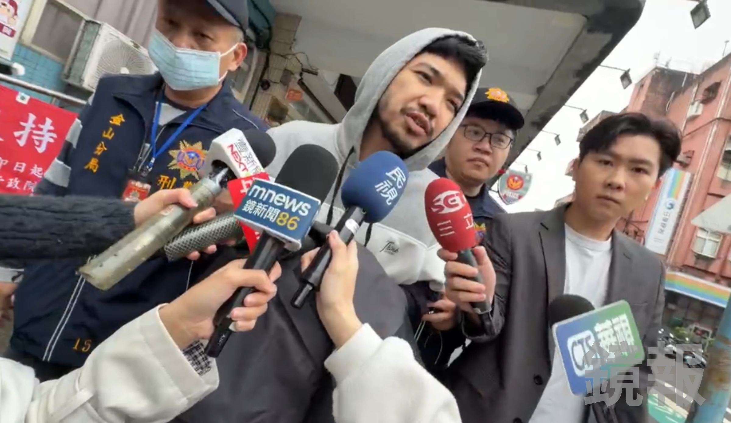 晚安小雞涉2罪遭通緝，今上午被解送士林地檢署。（鏡報姜永年）