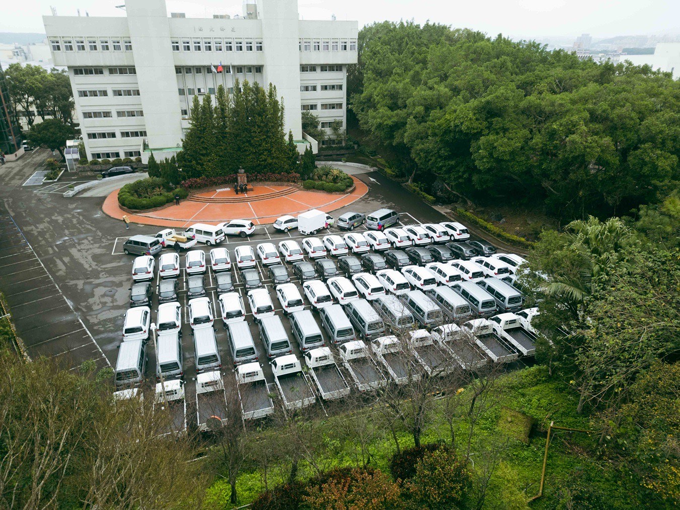 永齡基金會向中華車採購逾200台新車贈予社福機構協助解決「移動的困難」。（中華車提供）