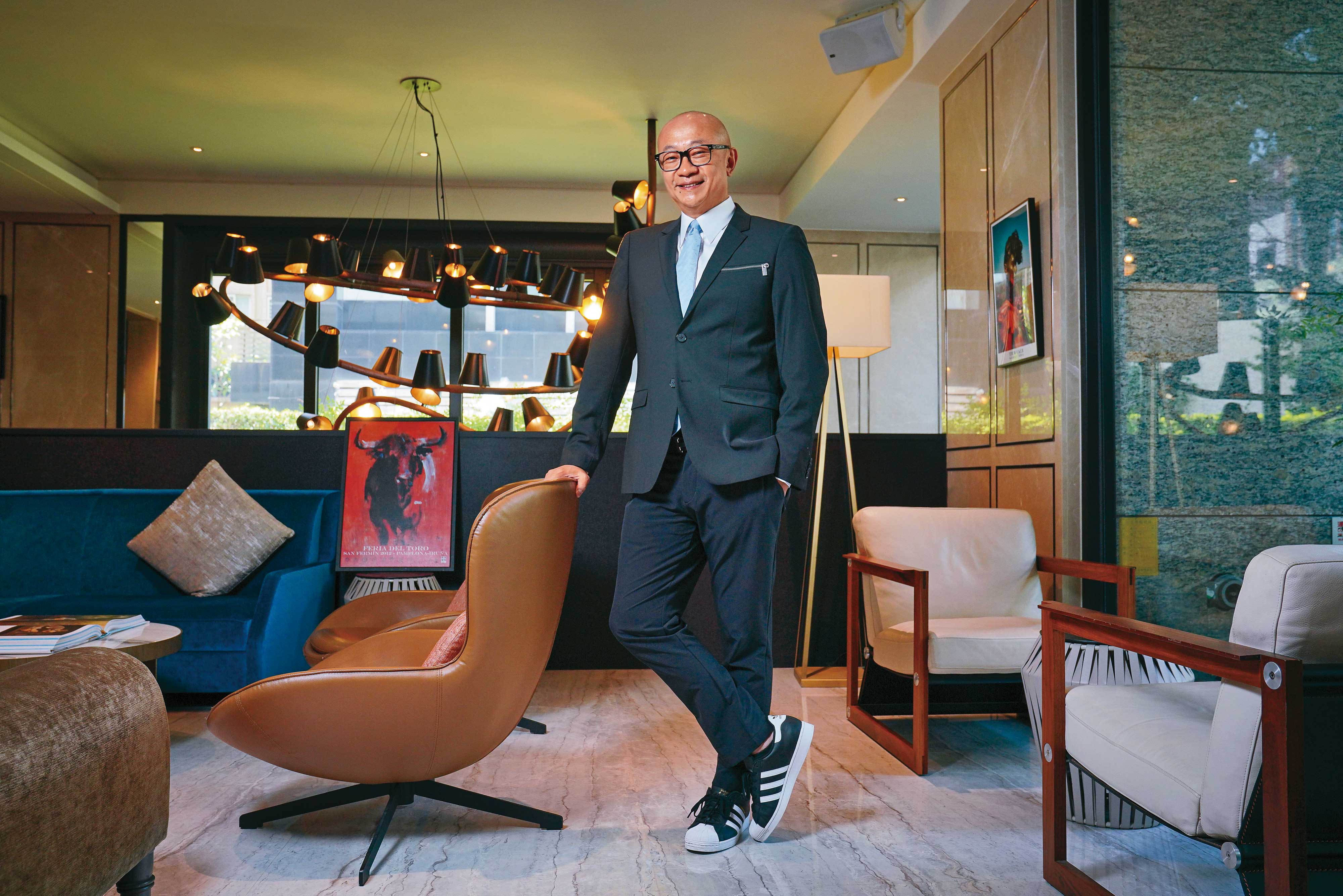 挺過疫情，慕舍集團董事長王劭仁打造慕舍精品酒店，旗下餐廳更3度摘星，業界形容他是通過米其林試煉的夢想實踐者。