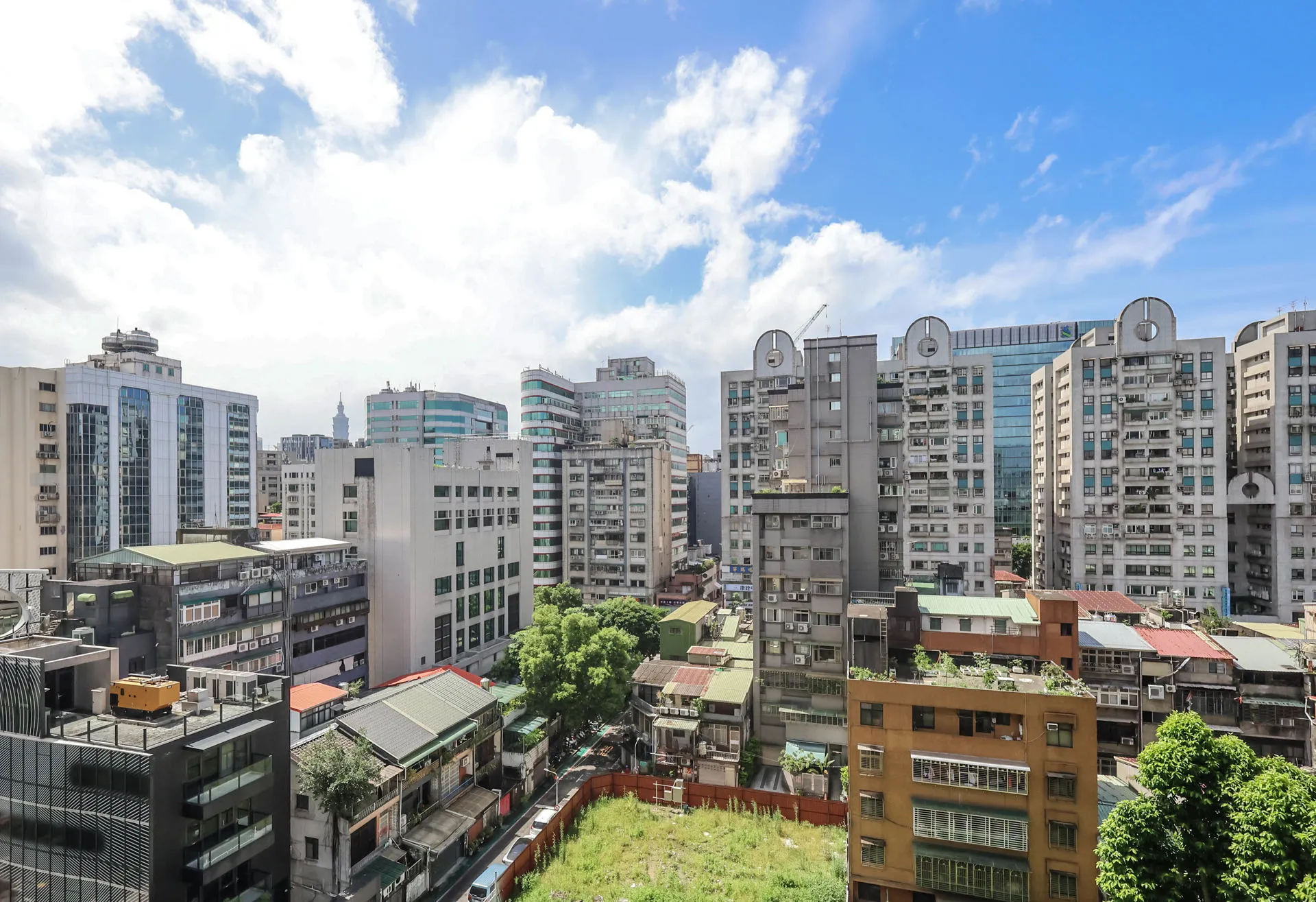 房市交易情報／永慶房屋：7月全台買賣移轉量月增13.2%、年增10.4%　全台1到7月建物買賣移轉棟數年減2.0%