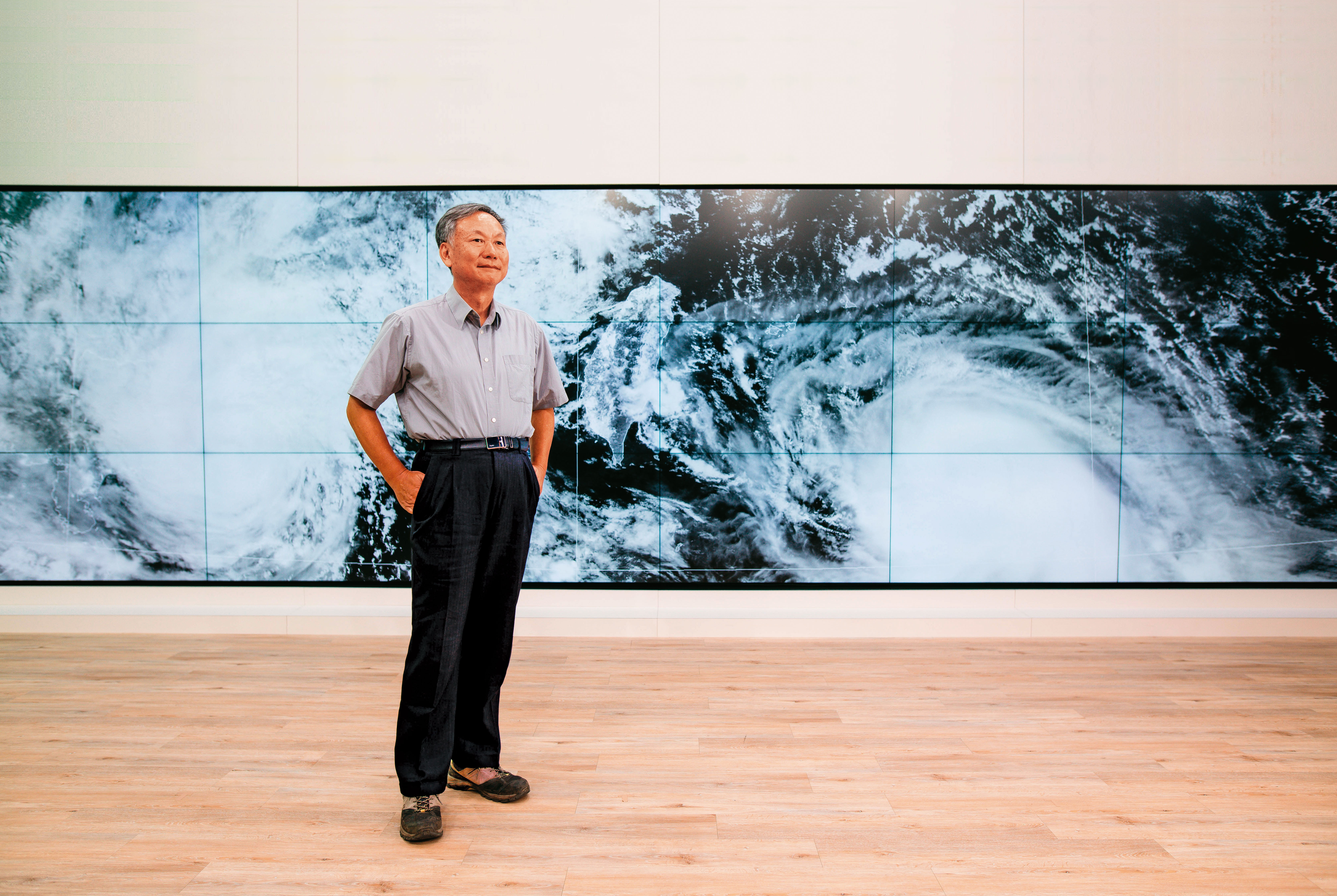 鄭明典在氣象局長任內，沒有颱風侵台，網友幫他取了「晴天娃娃」「護國神山」等綽號，他聽聞後態度淡然，說從未覺得天氣和自己的一舉一動有任何關係。