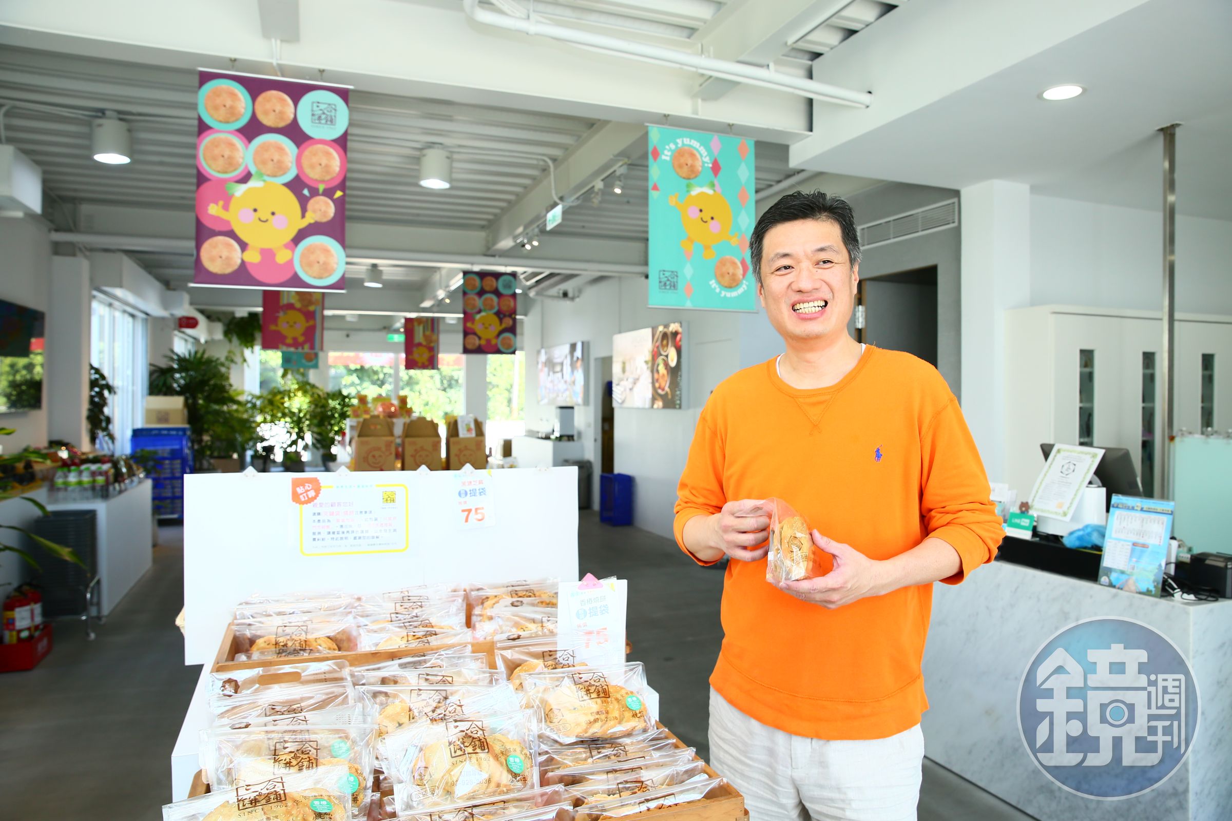 呂仁山(右)為推廣蔬食開餐廳,只開中午也深受在地人喜愛。