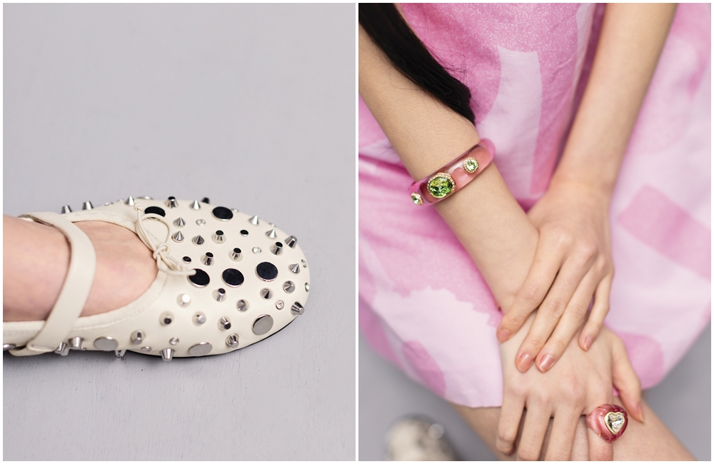Unikko游霓可印花無袖洋裝 NT$11,900 by Marimekko；Dulcis闊手鐲 NT$6,500 by SWAROVSKI；Dulcis個性戒指 NT$3,800 by SWAROVSKI；米色鉚釘芭蕾舞鞋 NT$12,590 by maje。