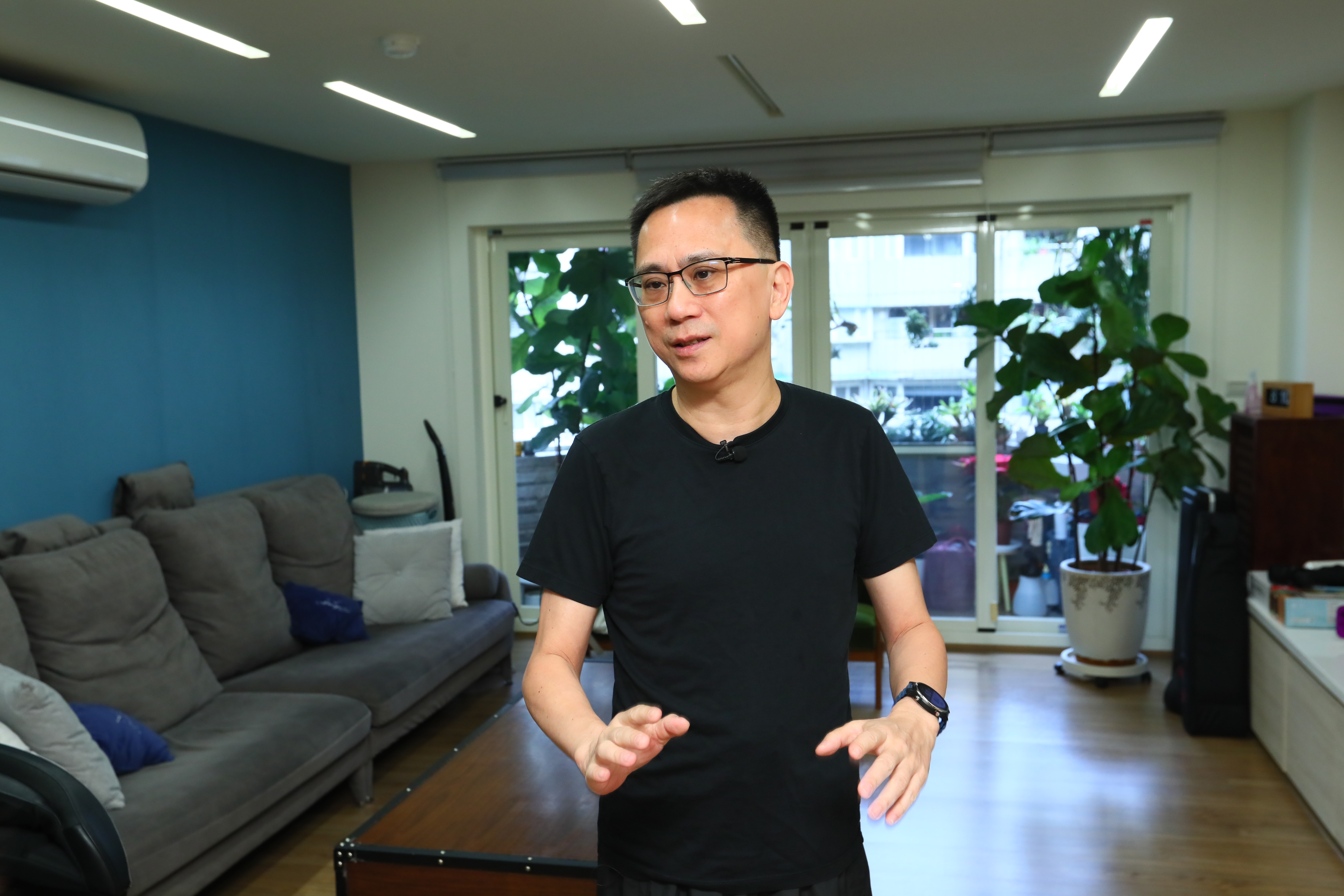 陳延昶抱緊牛皮股中華電信，安穩領息，遇股災未受傷，還逢高獲利了結。（本刊資料照）