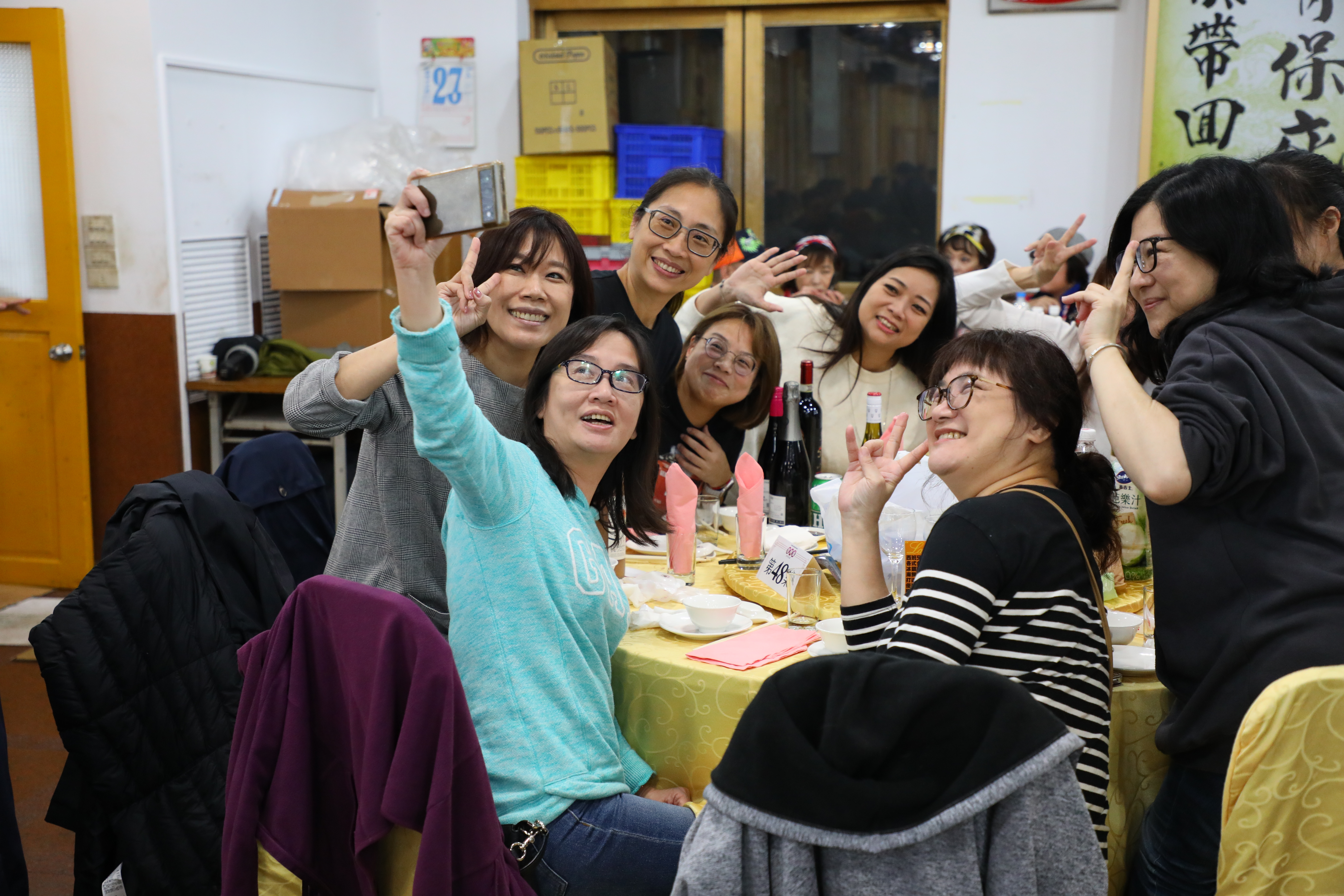 「百年台菜豐辦桌」吸引許多人呼朋喚友，一起來吃辦桌。