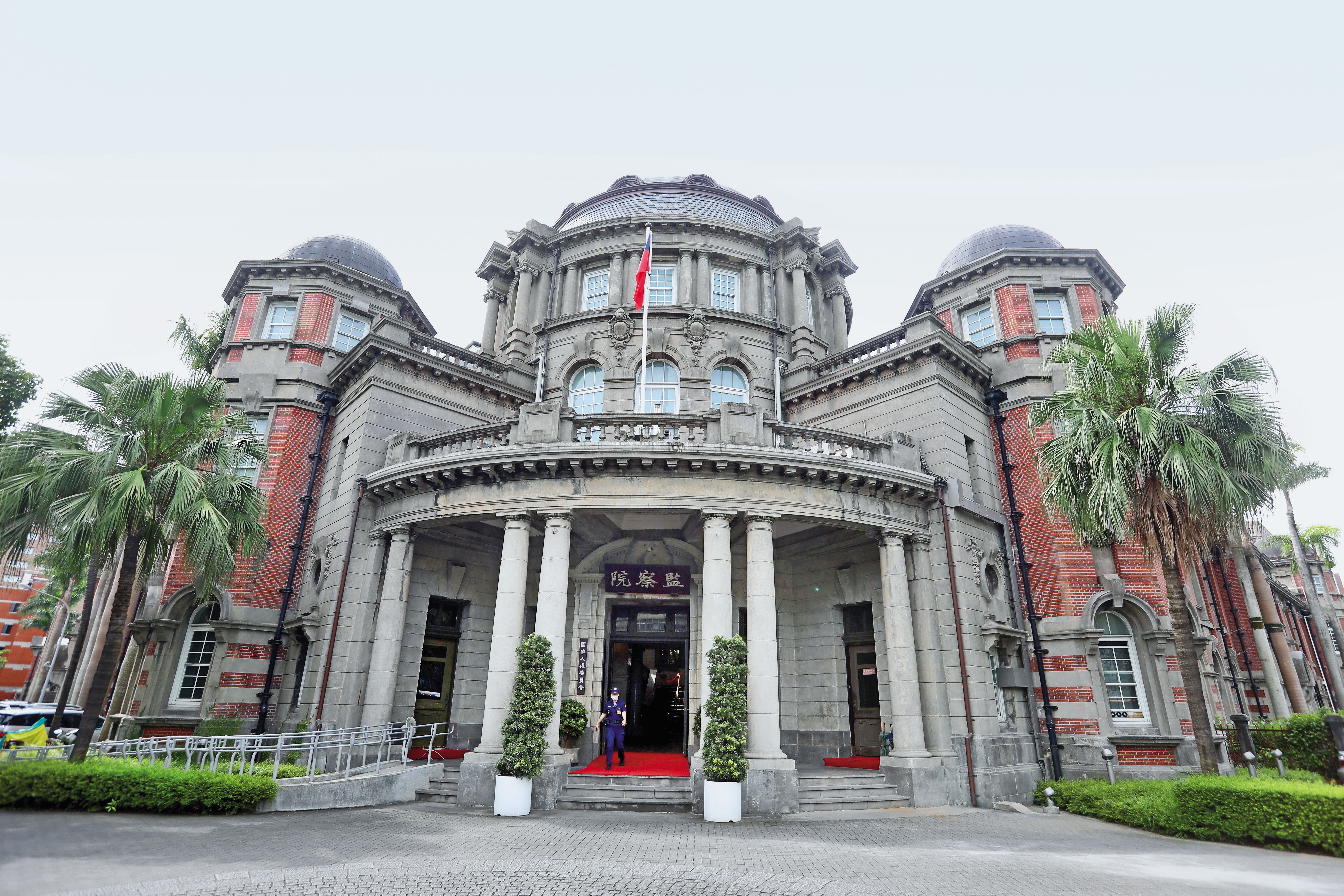 民眾黨酸「雙標」抄柯文哲家 監察院喊依法行政:他罰款逾期未繳