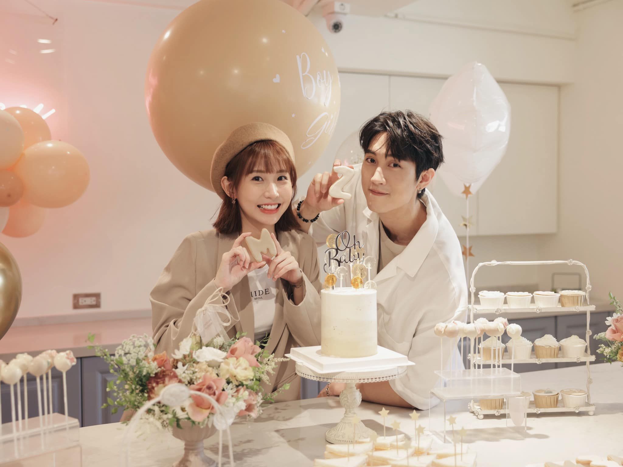 粿粿與范姜彥豐婚變傳聞延燒，先前社群放閃的一家三口，如今卻傳出協議贍養費未果導致離婚停擺。（翻攝社群媒體）