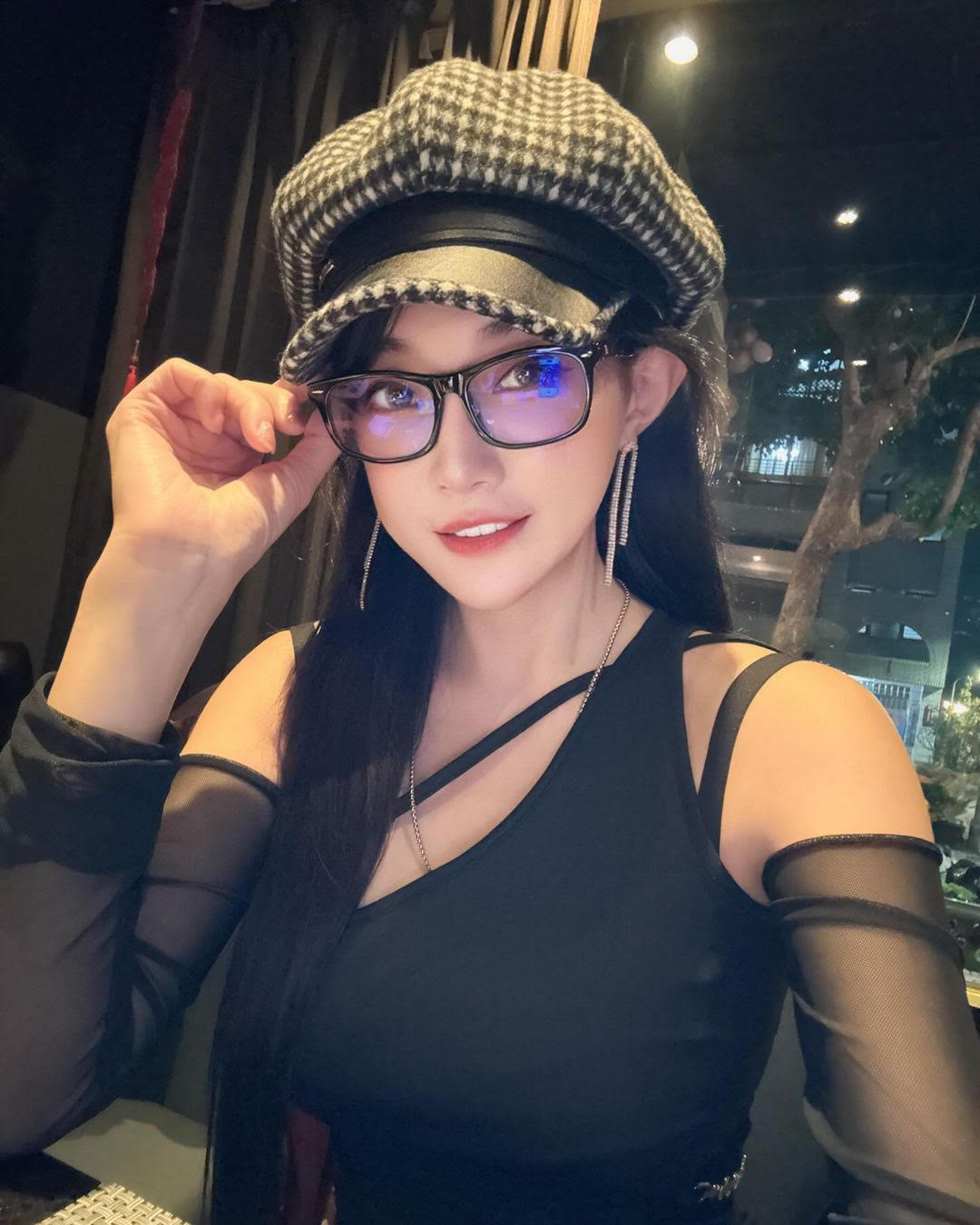 沈采霏爆紅後被起底曾是SWAG直播主。(翻攝IG@like12302002)