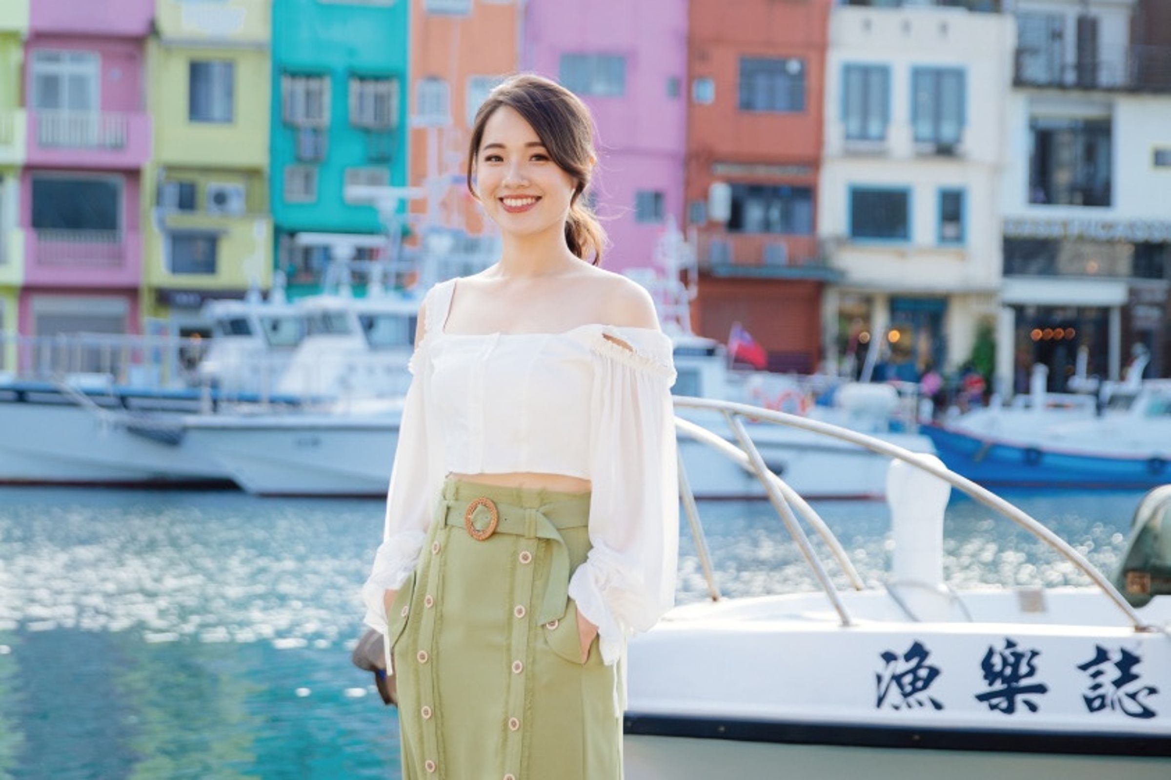 民進黨基隆市議員初選登記截止,美女議員許睿慈領表但未完成登記。(翻攝自許睿慈.許願池臉書)