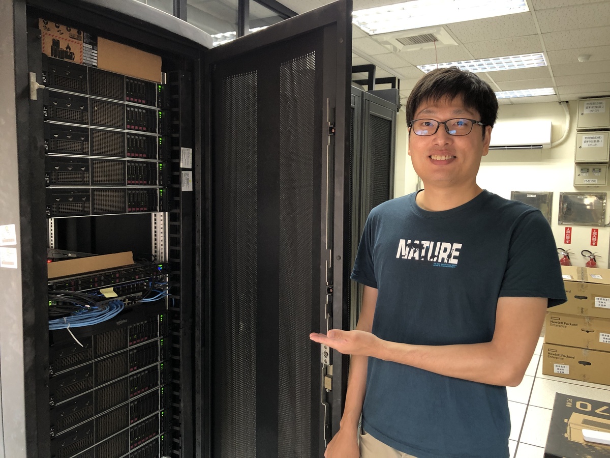 國立中山大學物理系助理教授鍾佳民與美、德等學術機構合組跨國研究團隊，以數值方法模擬計算，使過去30年來科學家無解的高溫超導體理論模型得到確定答案，獲登世界權威期刊《科學》（Science）。（中山大學提供）