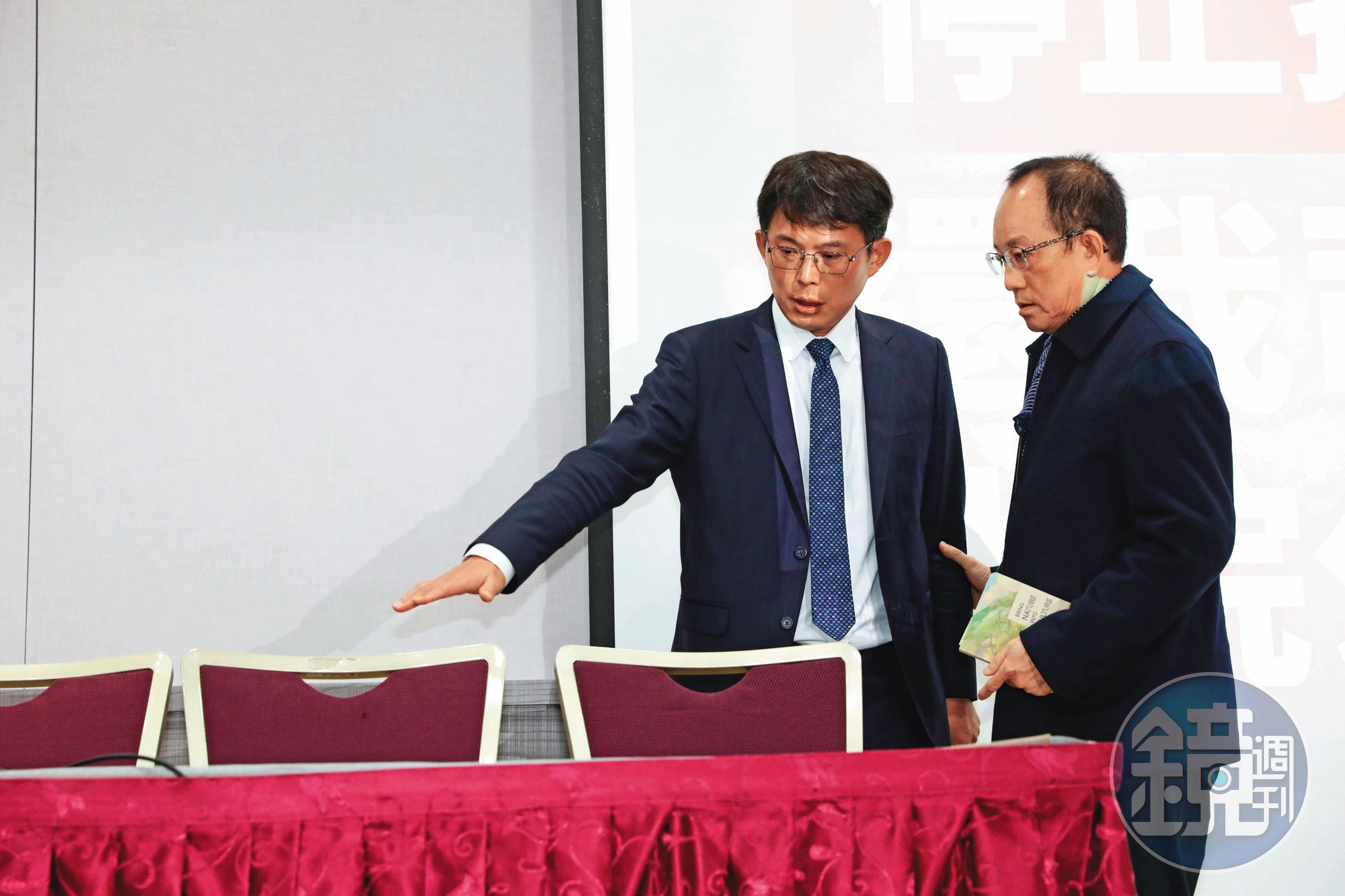 黃國昌(左)原就是呼聲高的代理主席人選,如今經柯親口點名「幫忙」,可望穩坐後柯時代領導核心。