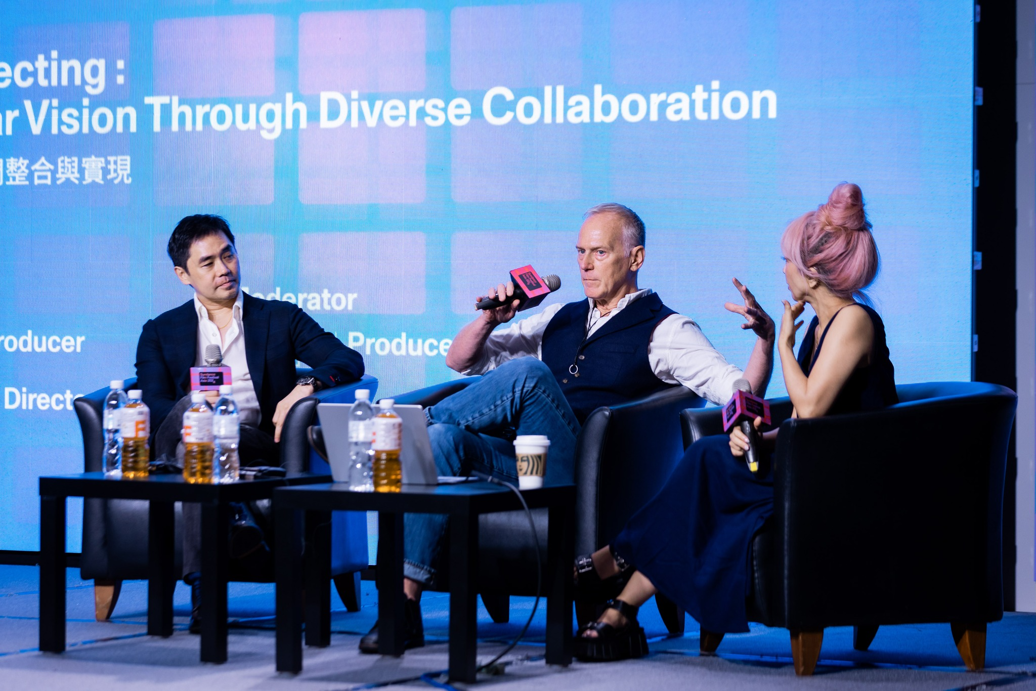 吳怡君（右起）與亞倫泰勒來台出席上屆亞洲日舞影展並舉行大師論壇活動，分享創作心得。   （亞洲日舞影展提供）