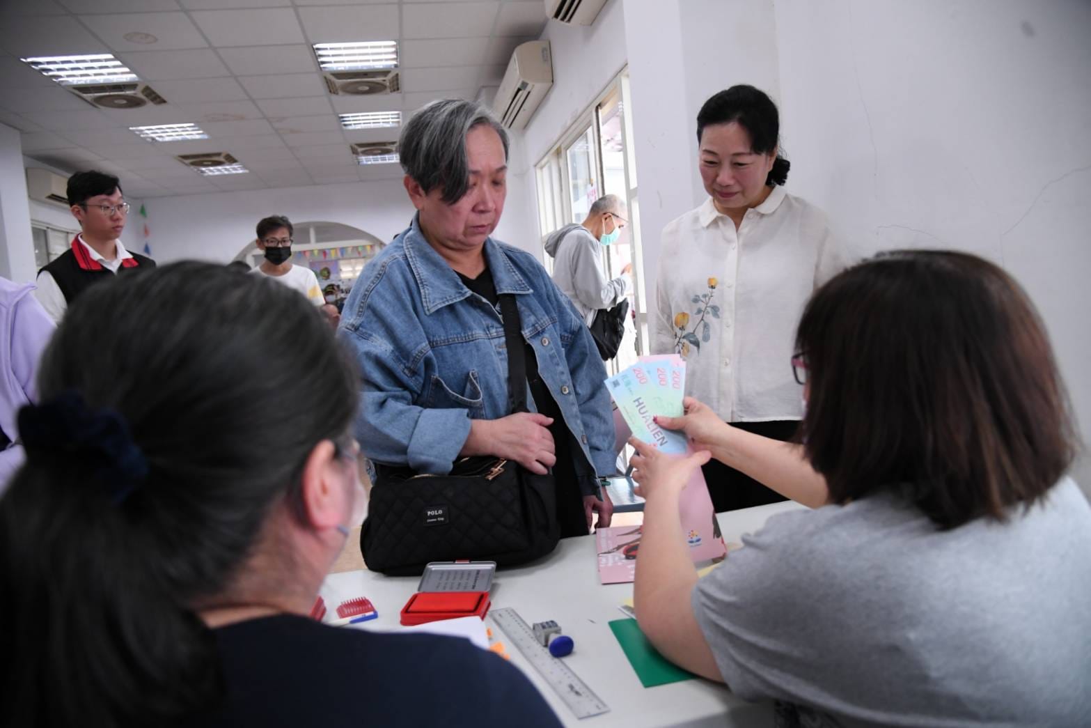 花蓮縣振興券今日發放。（翻攝徐榛蔚臉書）