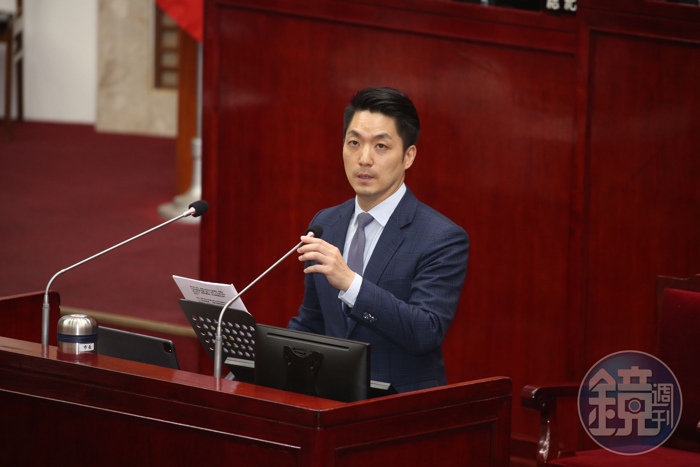 蔣萬安在市議會質詢被問到誰是毒品危害防制中心的主任時答不出來，才被議員告知主任是由市長兼任。（本刊資料照）