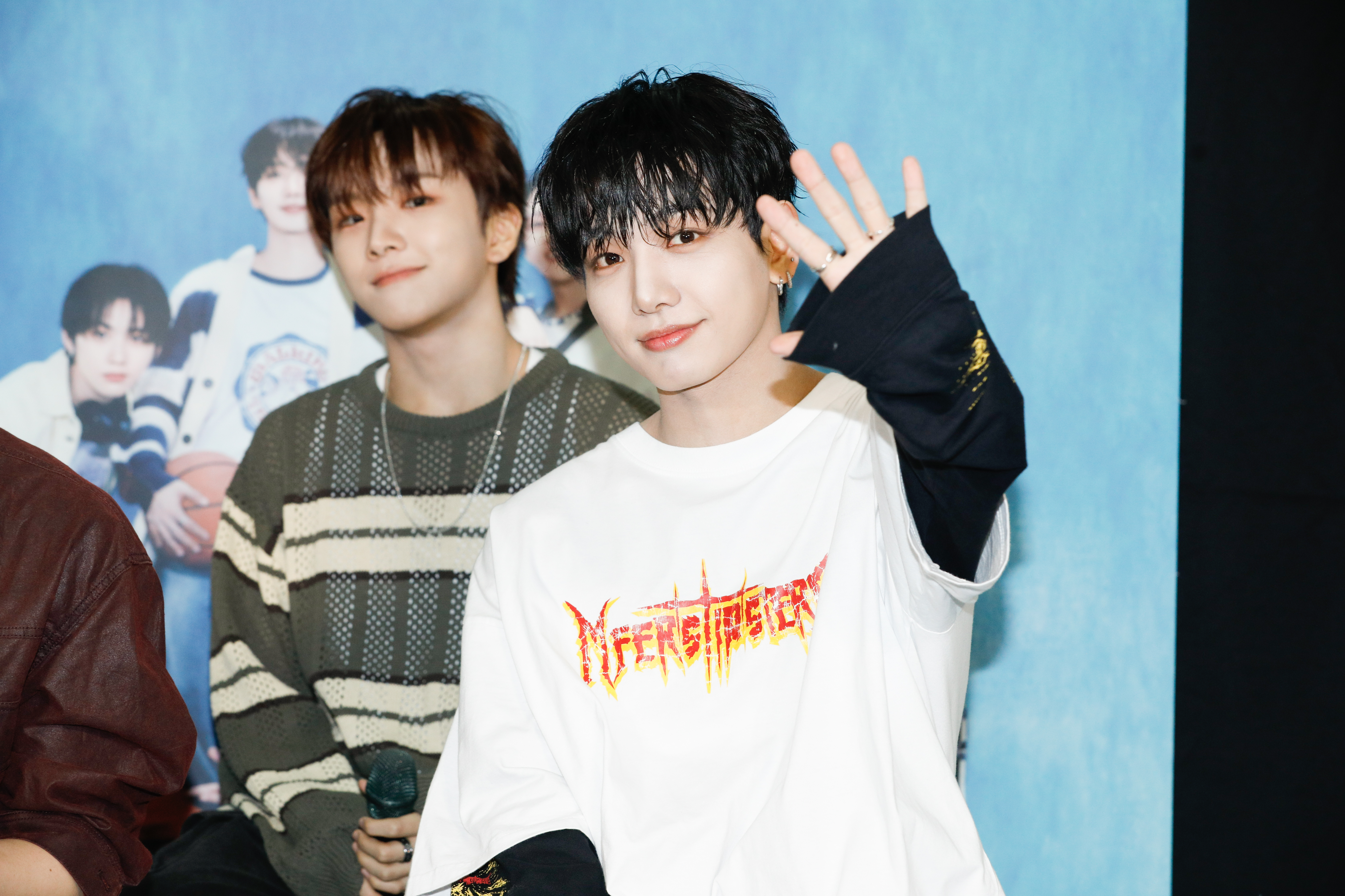 BOYNEXTDOOR隊長JAEHYUN瘋狂對攝影師比動作,這樣撩是可以的嗎?