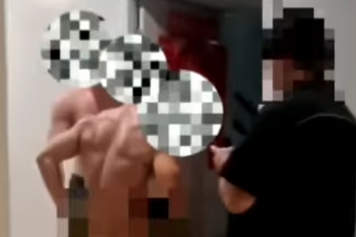 曼谷公寓多名住戶向警方投訴，有一群身材健美、長相俊俏的中國籍男子長期在房內集體性愛混戰、吸食毒品。（翻攝畫面）